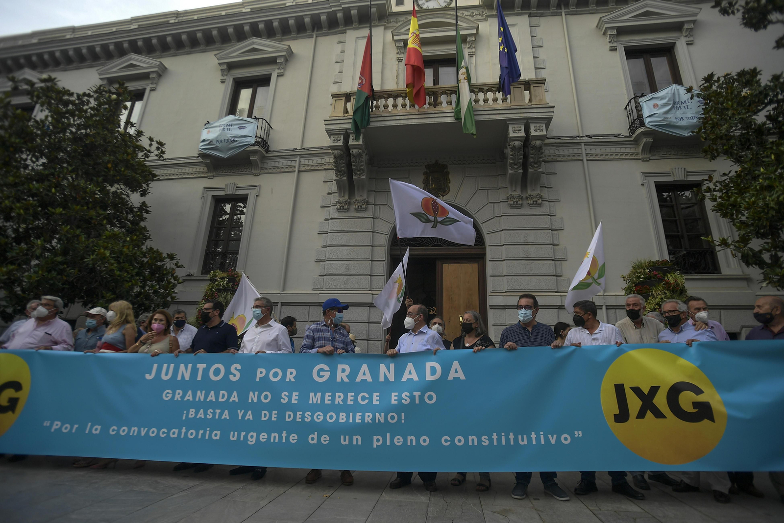 La concentración para pedir un nuevo gobierno municipal en Granada, en imágenes