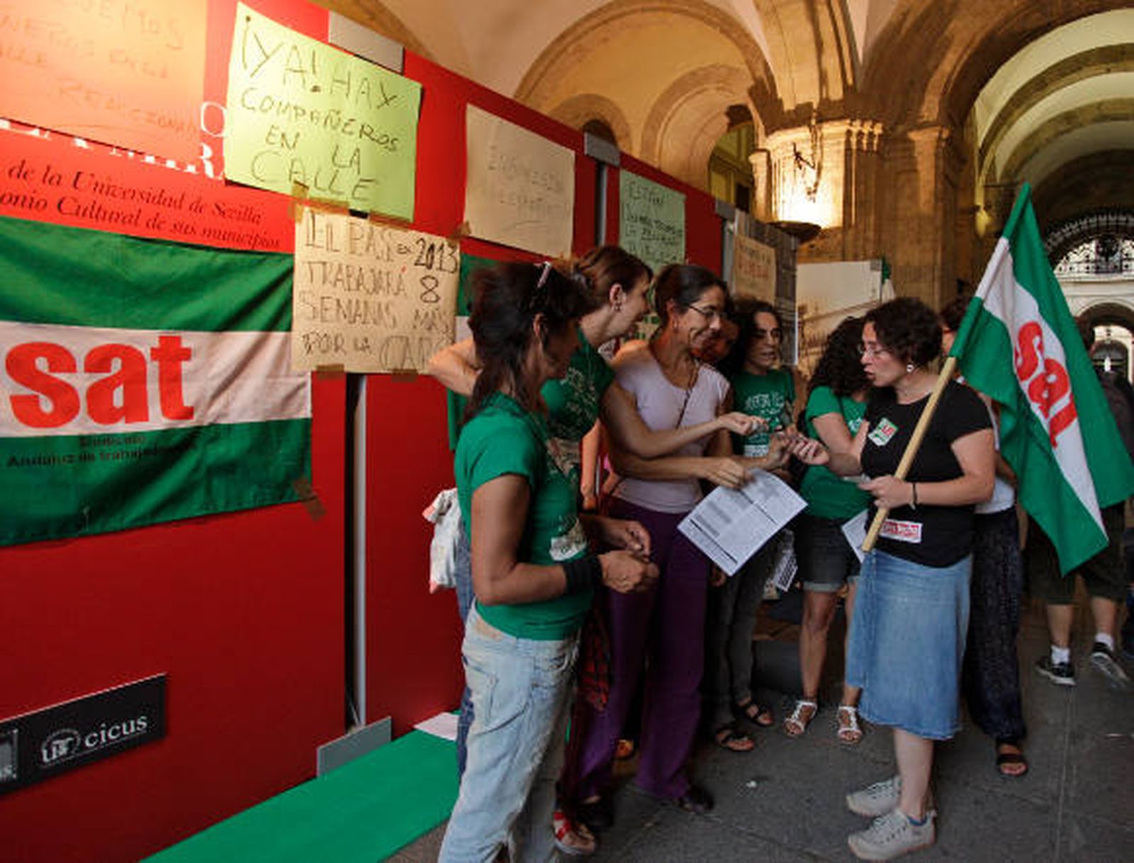 El SAT levanta el encierro en la Hispalense y anuncia un 'otoño caliente'