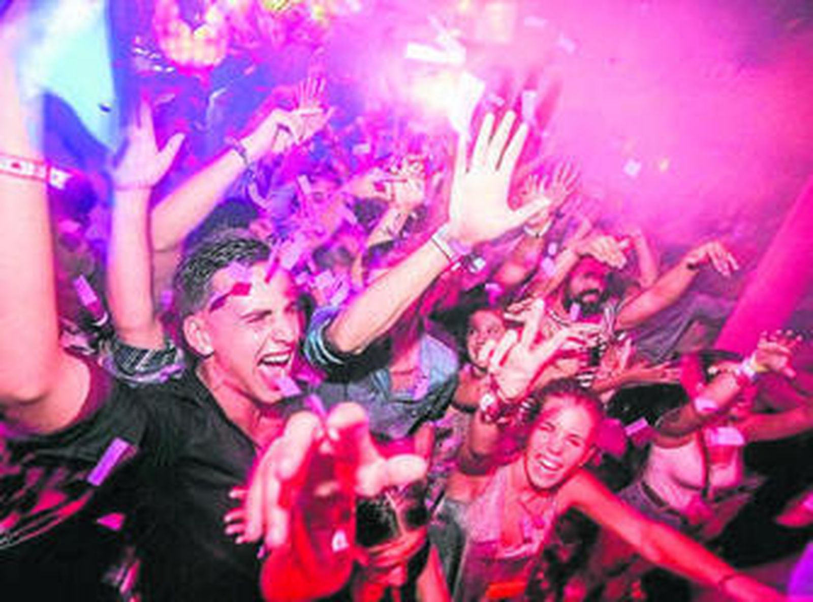 Miles de jóvenes disfrutan este fin de semana del festival Mojácar Spring Break.