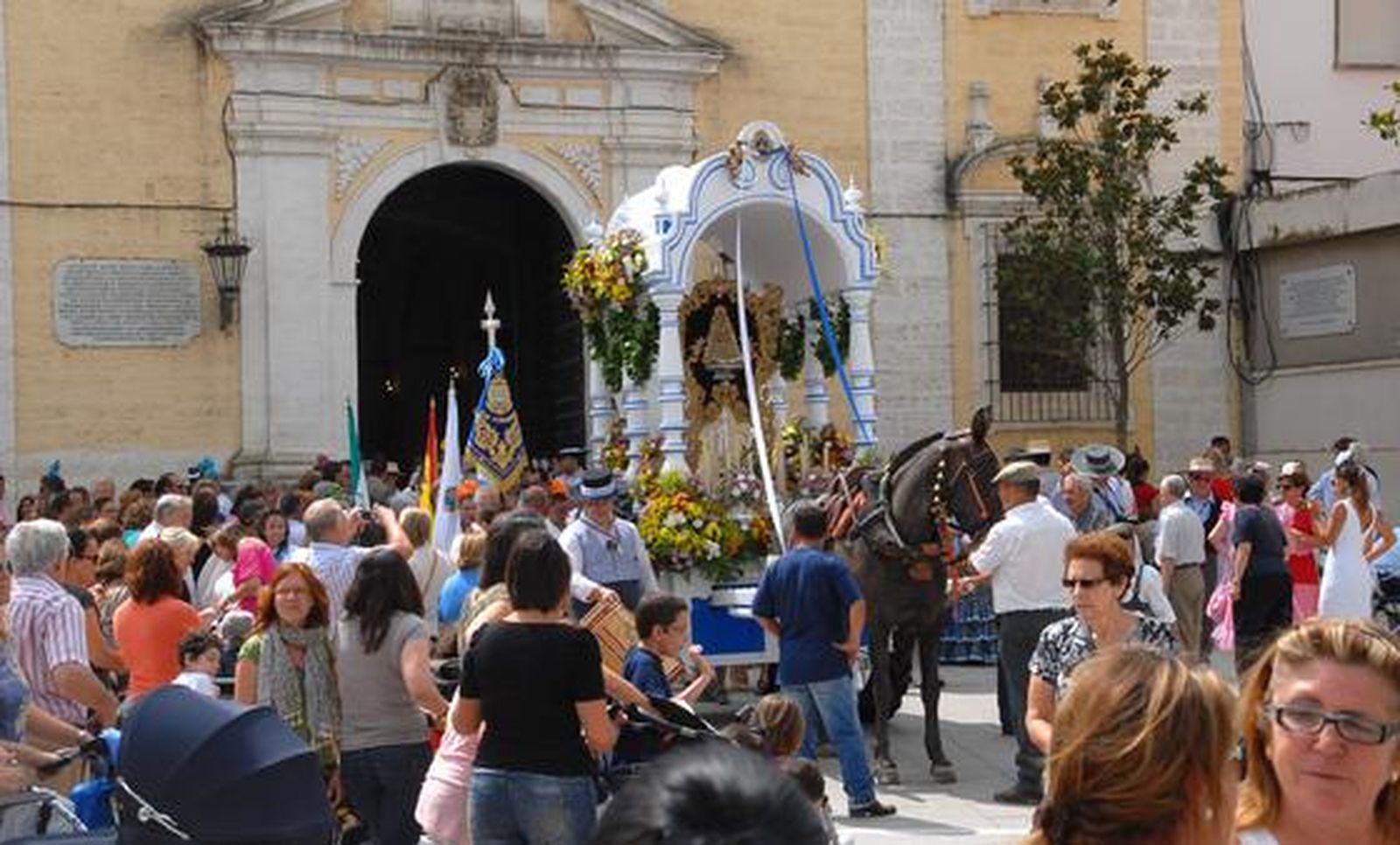 La hermandad de San Fernando comenzó su camino. /Rioja