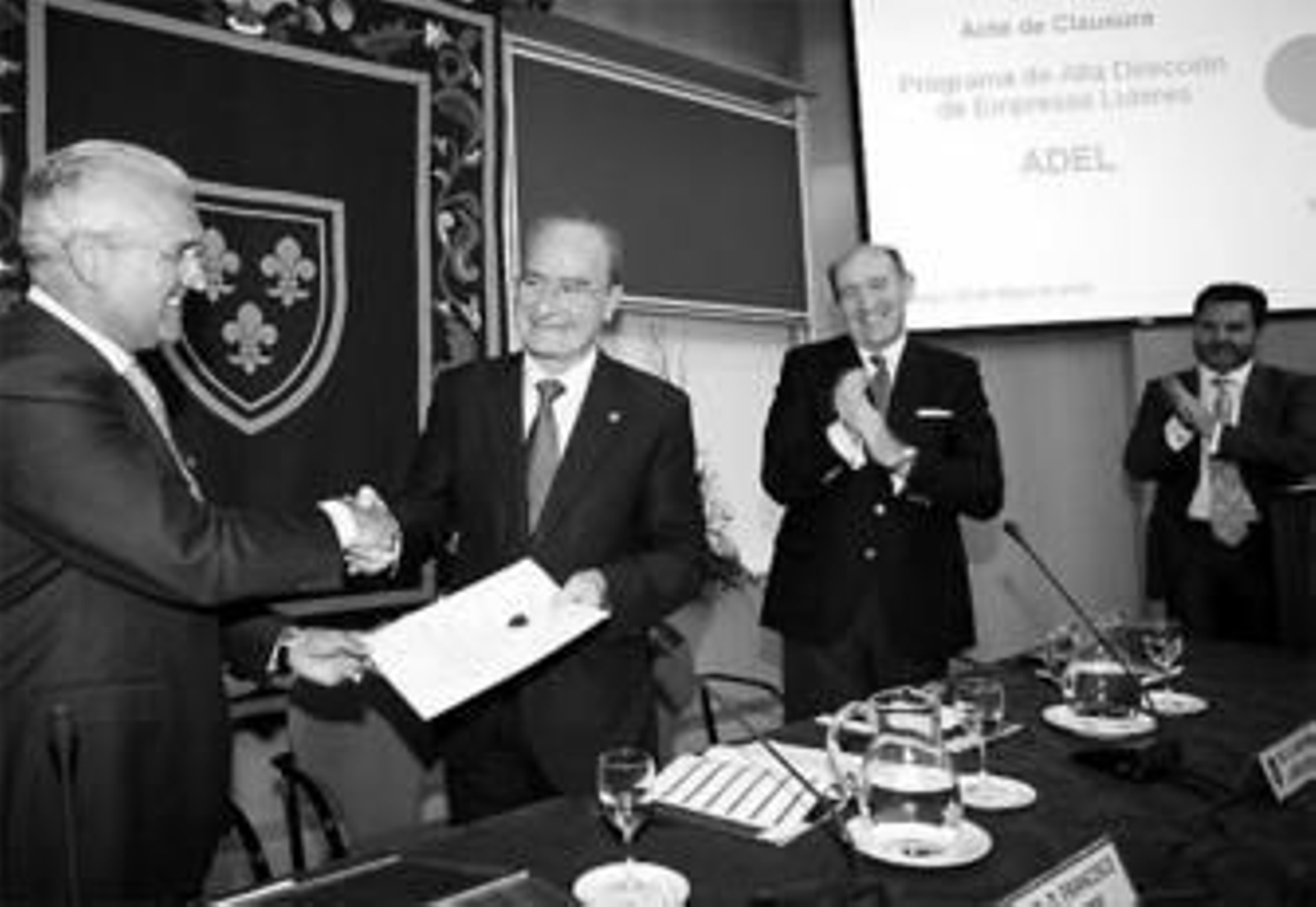 el ex senador Damián Caneda.  4. Eustasio Cobreros, presidente  de San Telmo, en un momento  de su discurso.