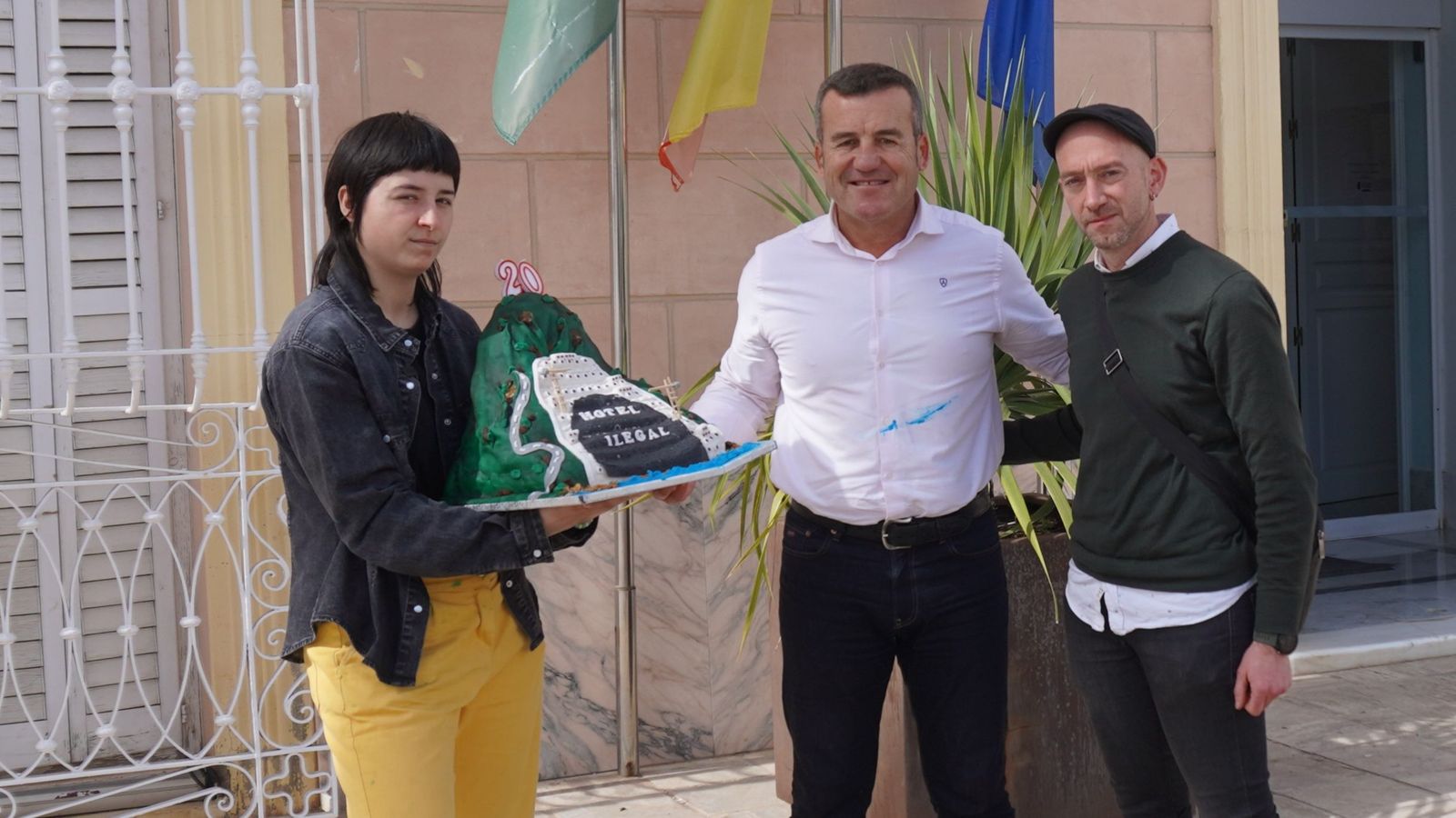 Salvador Hernández ha recibido a los miembros de Greenpeace.