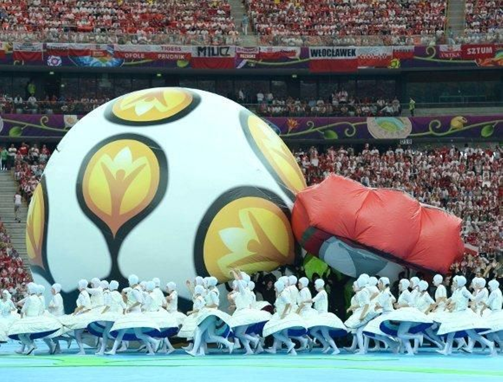 La música de Chopin da comienzo a la Eurocopa 2012