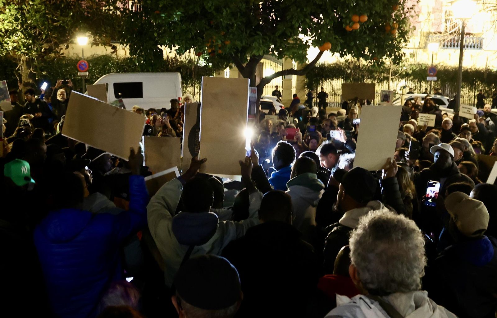 Concentración de senegaleses por la muerte de Mamouth