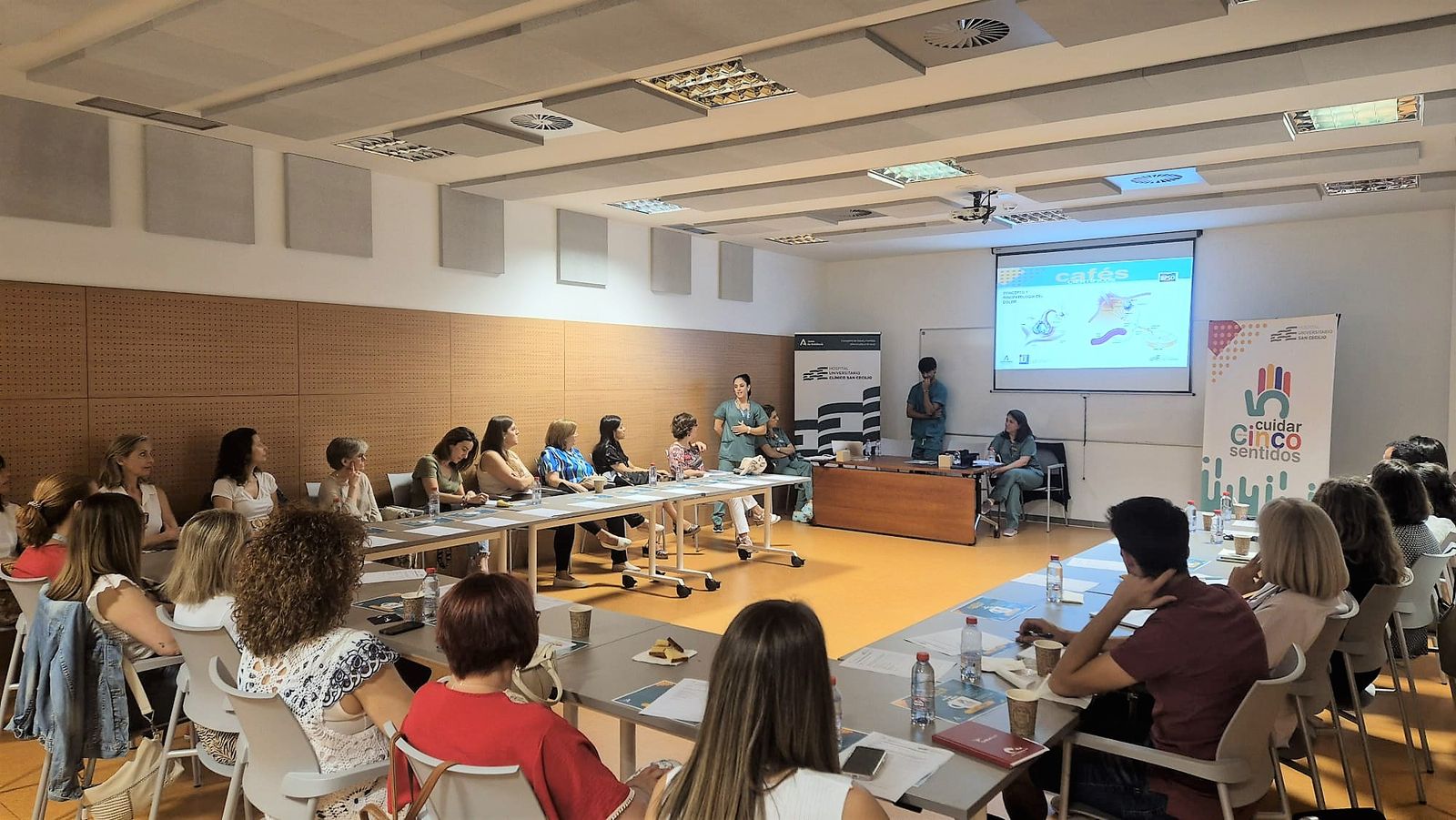 Imagen de uno de los foros bajo la marca Café Científicos