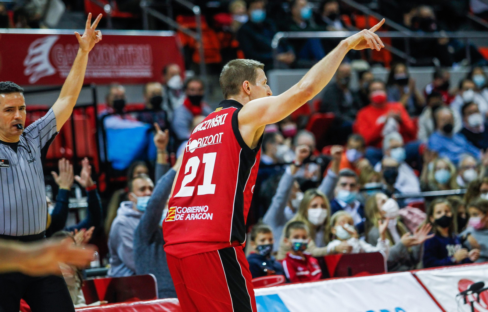 Waczynski celebra una canasta esta temporada.