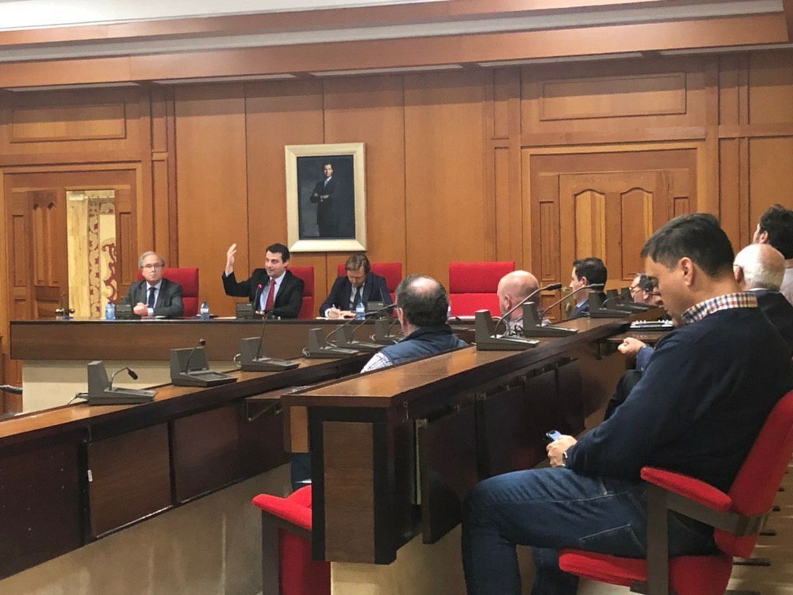 Un momento de la reunión entre el Ayuntamiento y CECO