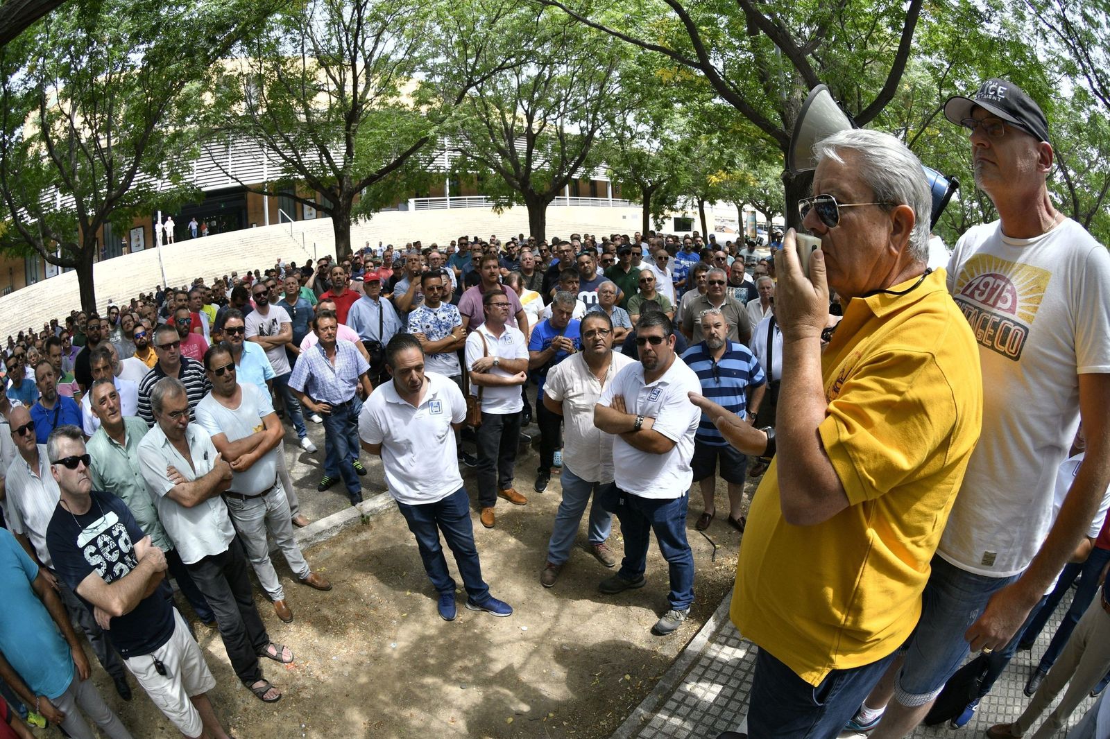 Enrique Filgueras, líder de Solidaridad del Taxi, arenga a taxistas en la última huelga.