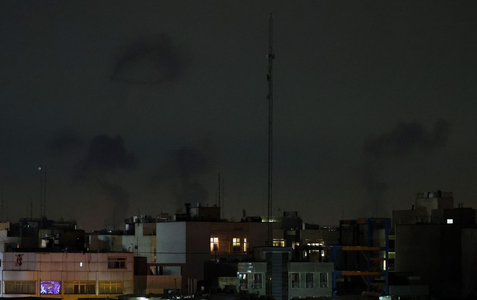 Galería Gráfica: Otra jornada de misiles, fuego, humo y militarización en Oriente Medio