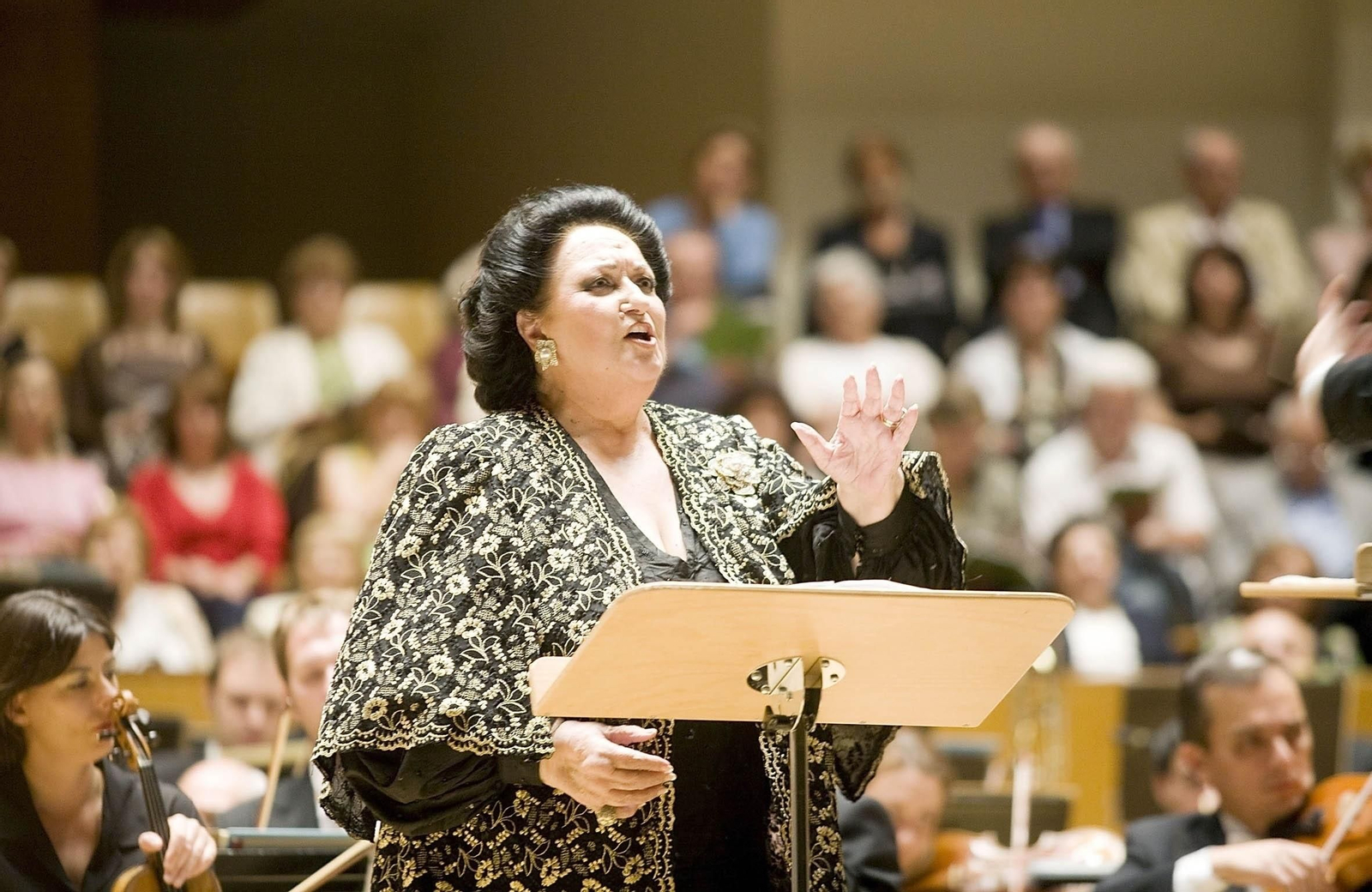 La soprano Montserrat Caballé, leyenda de la música española del siglo XX y diva todoterreno conocida también por sus colaboraciones con artistas de otros ámbitos.