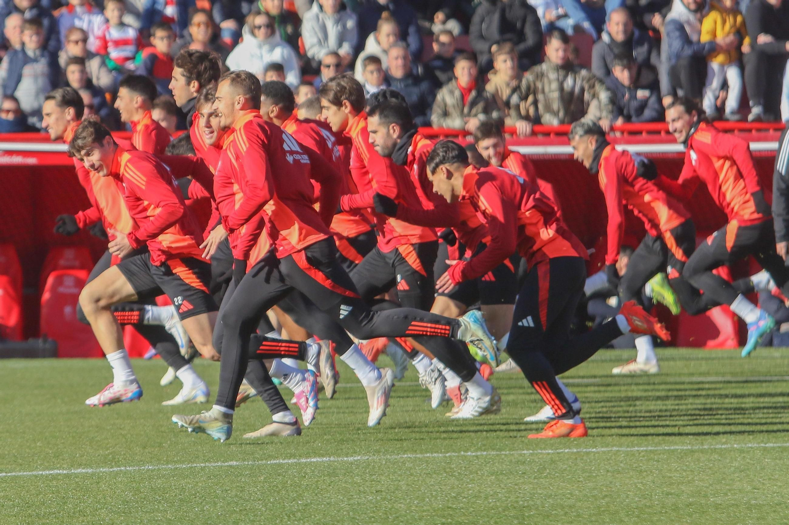 Las mejores imágenes del entrenamiento del Granada CF en Los Cármenes