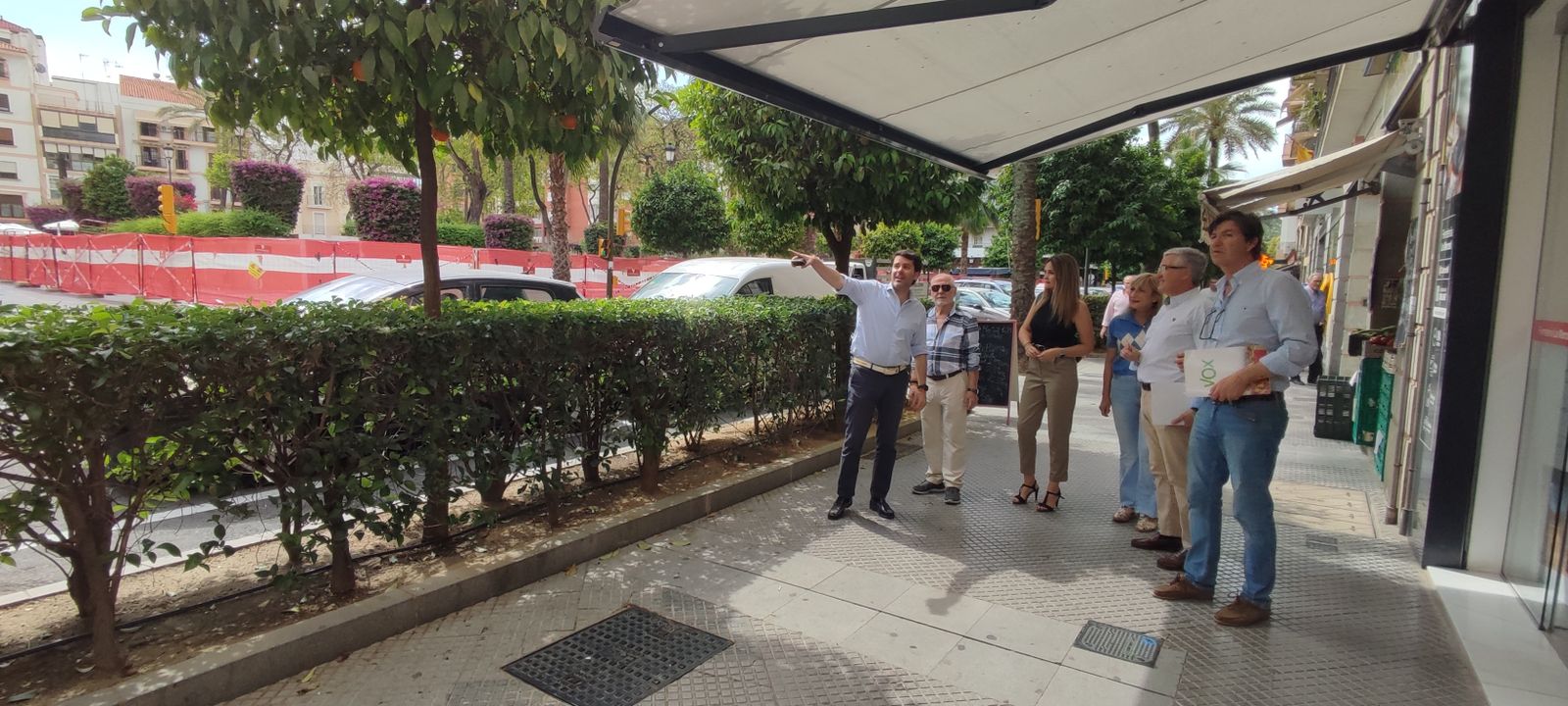 Visita de Vox a los vecinos de La Merced.