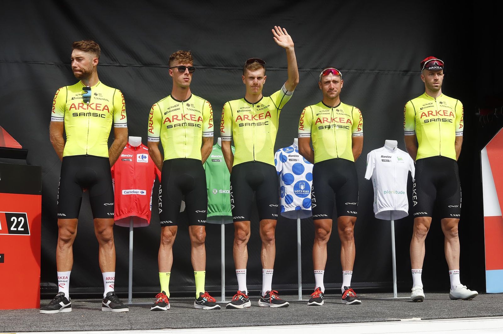 Imágenes de la Vuelta Ciclista a España en su salida desde Aracena en la 17ª etapa