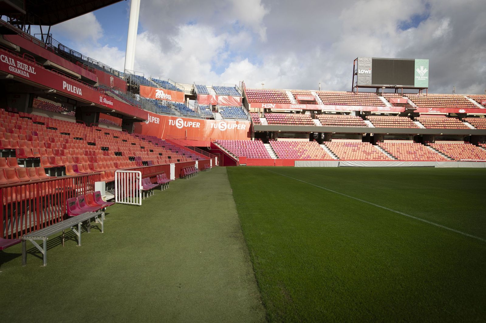 Interior del Estadio Nuevo Los Cármenes.