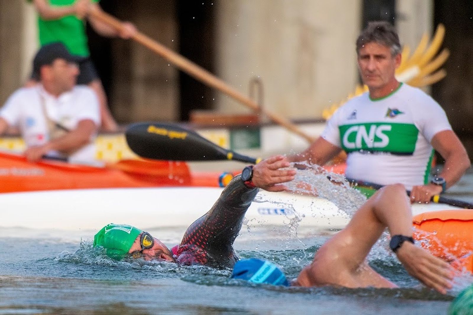 Triatlón a lo largo del Guadalquivir a beneficio de la Fundación Vicente Ferrer