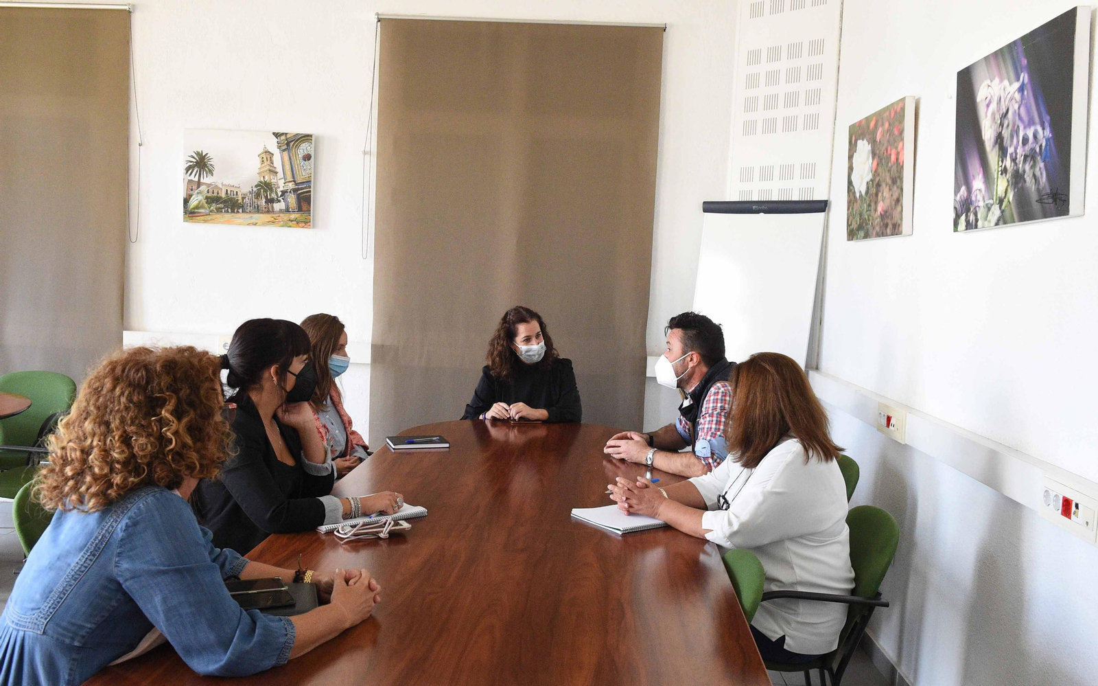 La reunión entre Paula Conesa y miembros de CEAR.