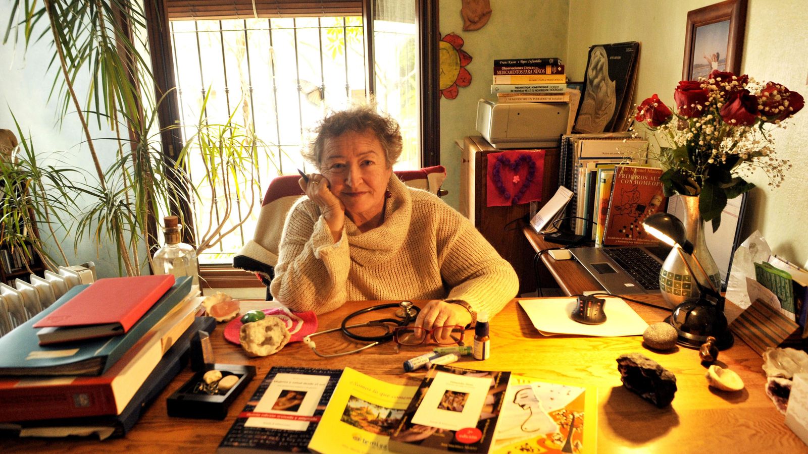 La doctora María Fuentes, en su despacho.