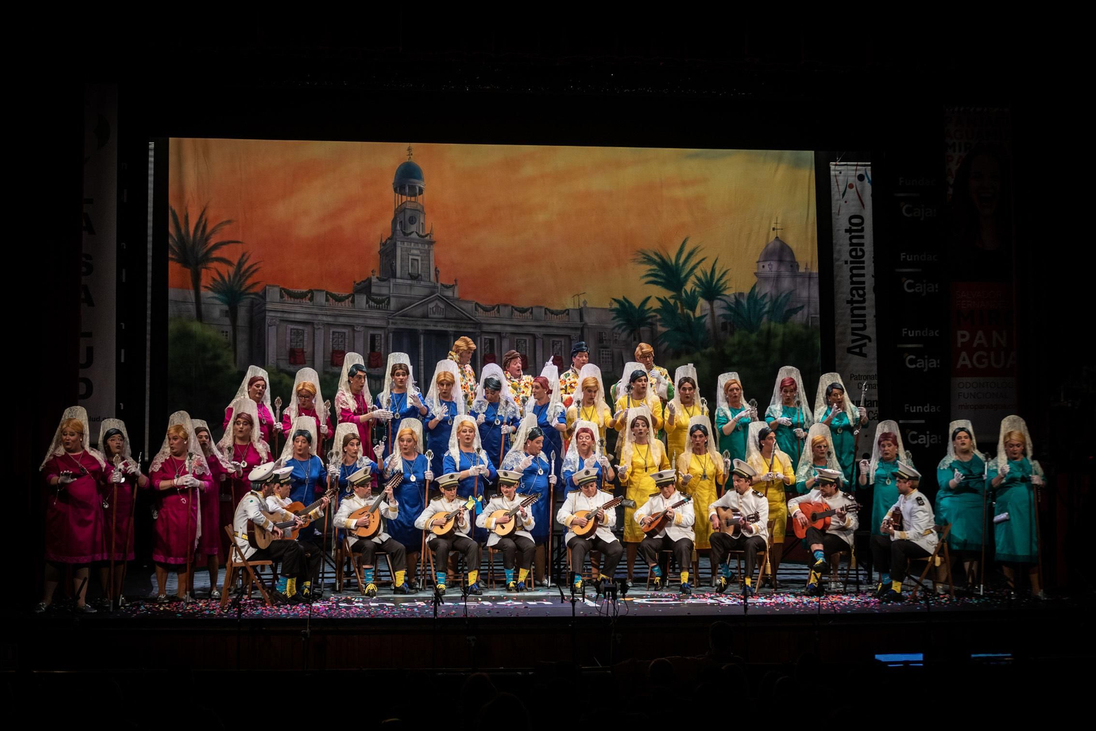 El coro 'Siguiendo tus pasos, Cádiz' abrió la séptima función