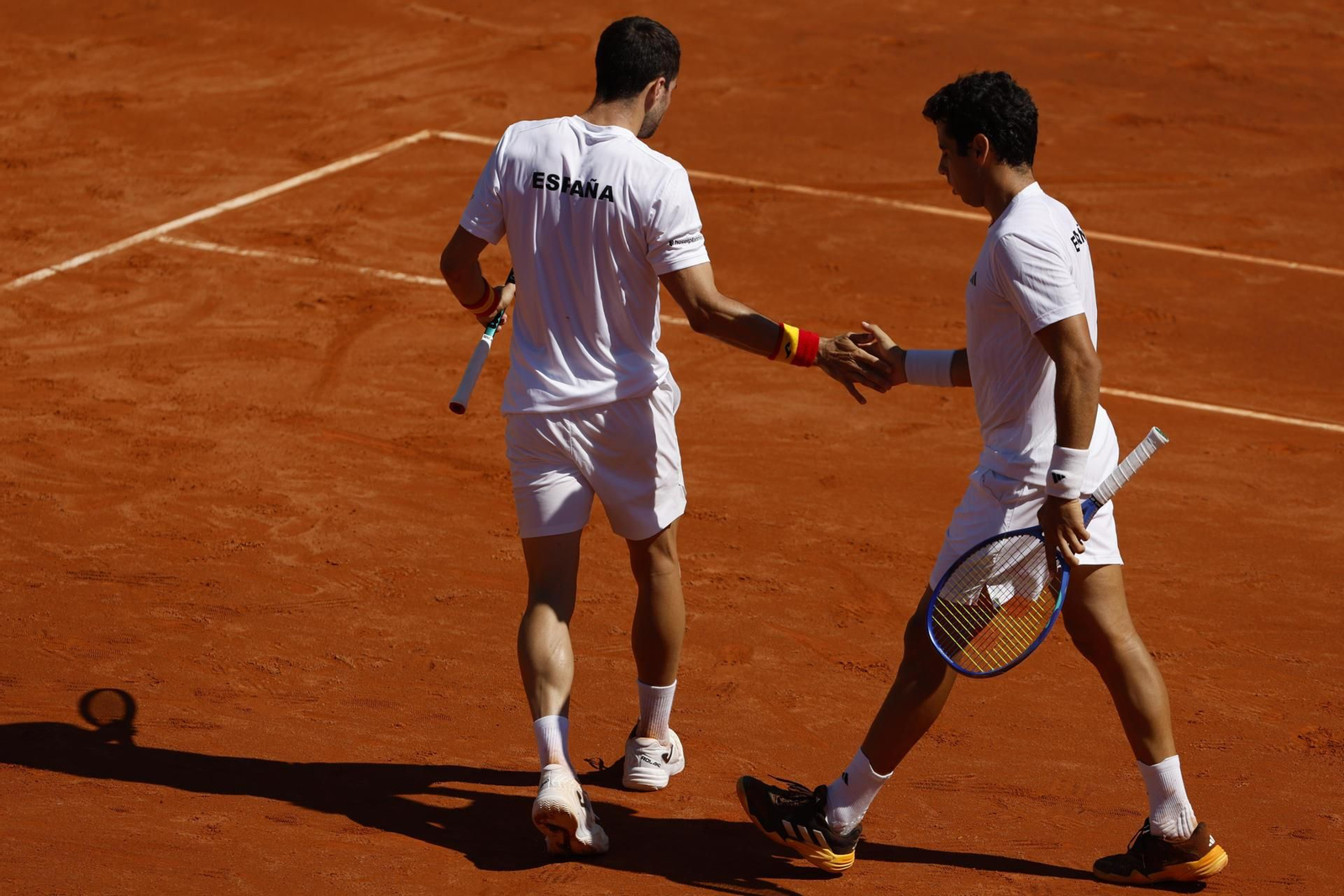 Pedro Martínez y Jaume Munar dan vida a España en la Copa Davis (1-6, 6-3 y 6-2)