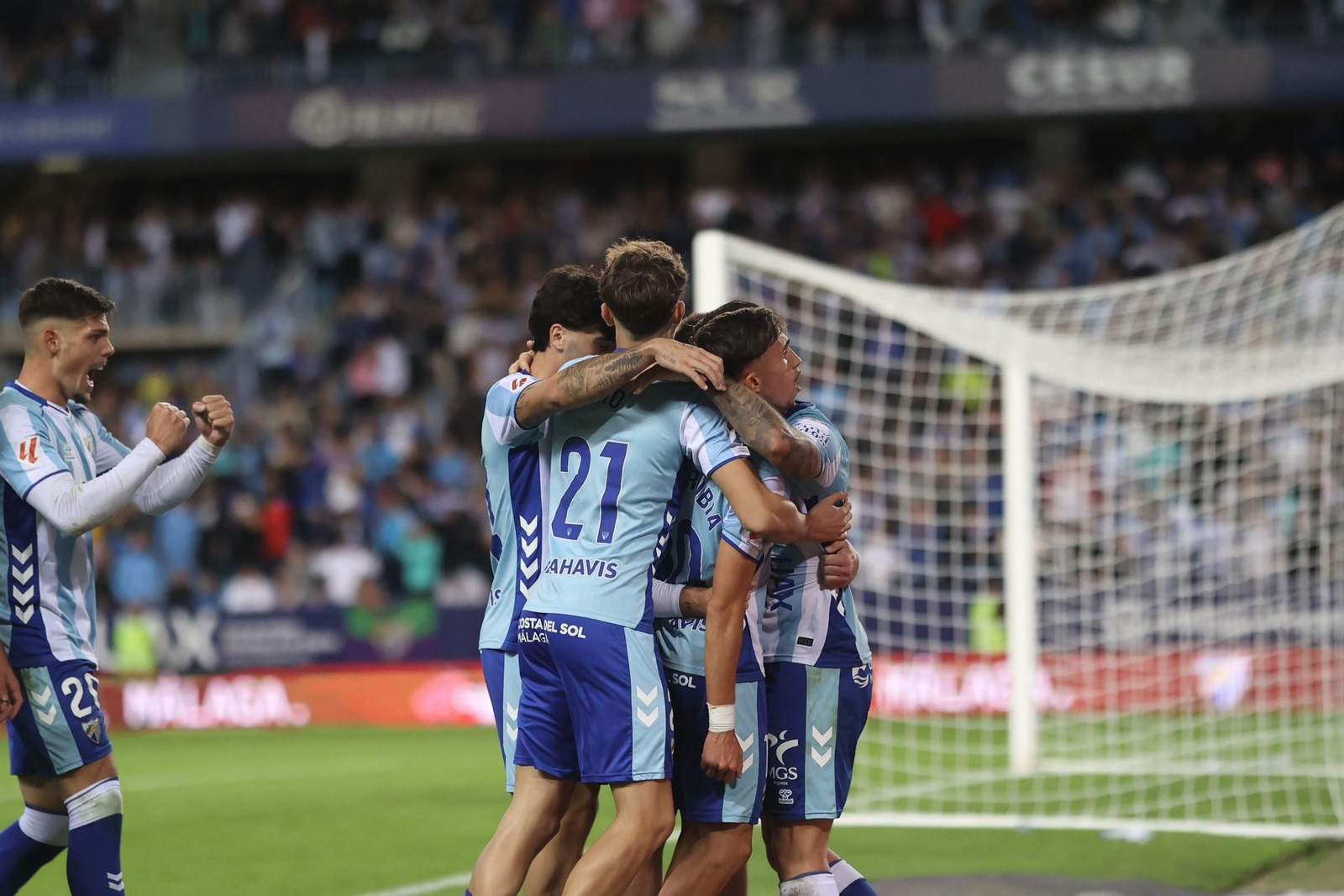 Las fotos del imponente ambiente en La Rosaleda en el Málaga - Córdoba CF