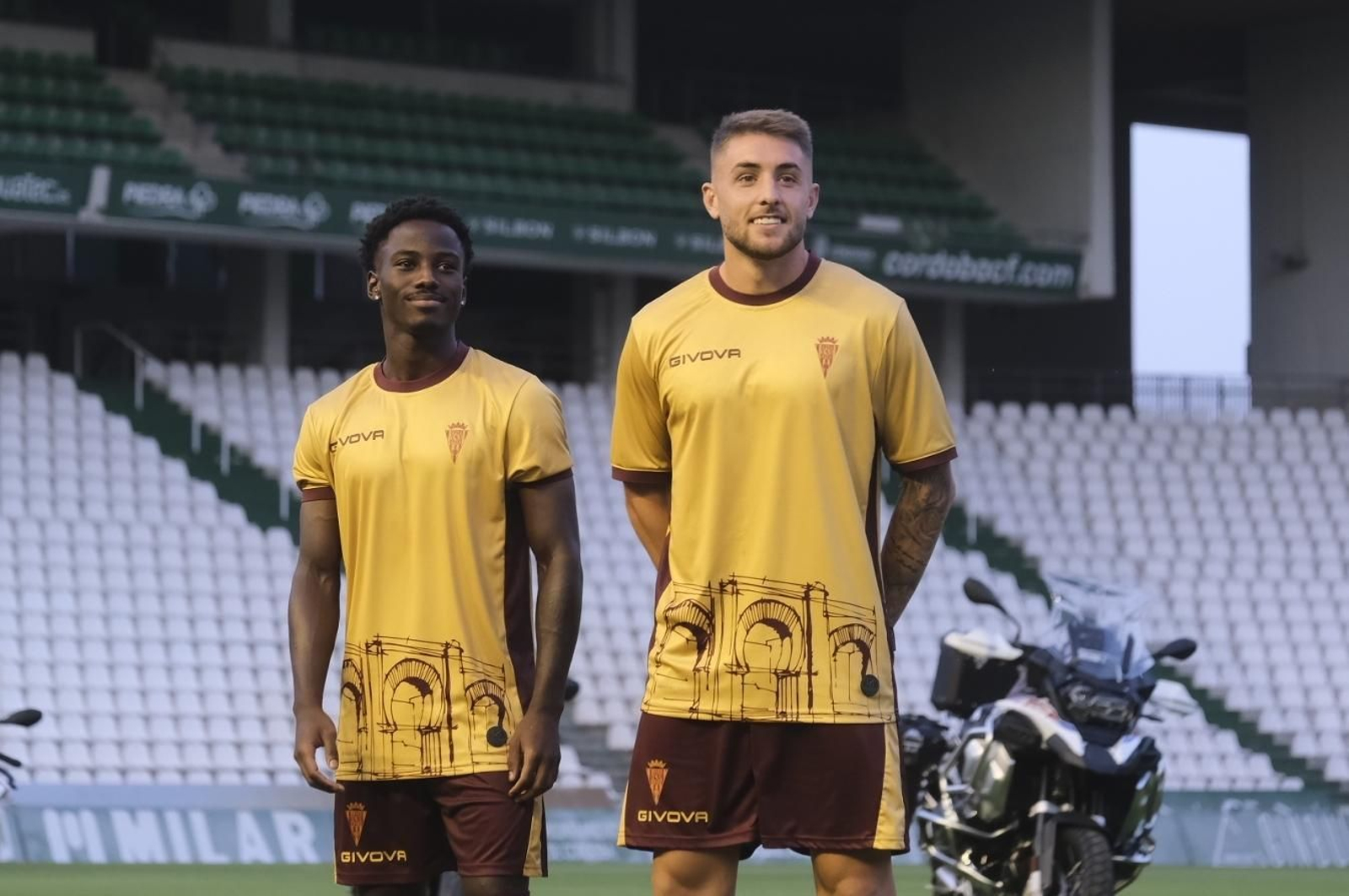 Las mejores fotos de las nuevas camisetas del Córdoba CF Las mejores fotos de las nuevas camisetas del Córdoba CF