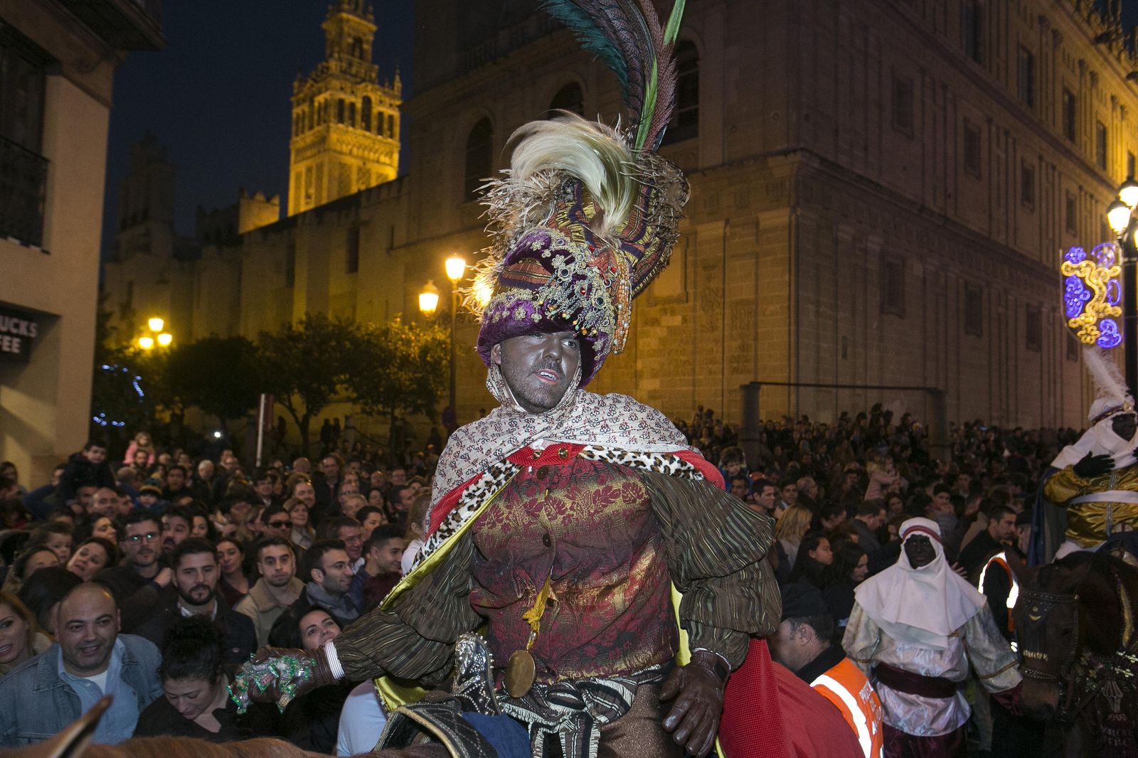 El recorrido del Heraldo Real, en imágenes
