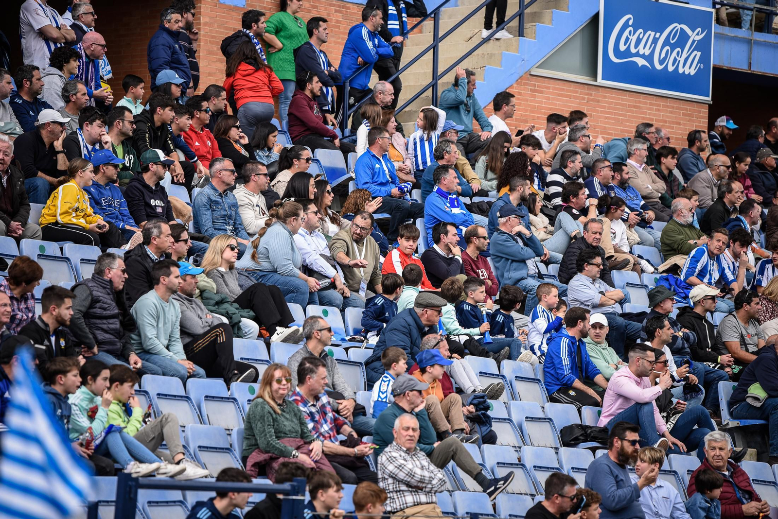 Imágenes de la afición en el Colombino en el Recreativo - Antequera