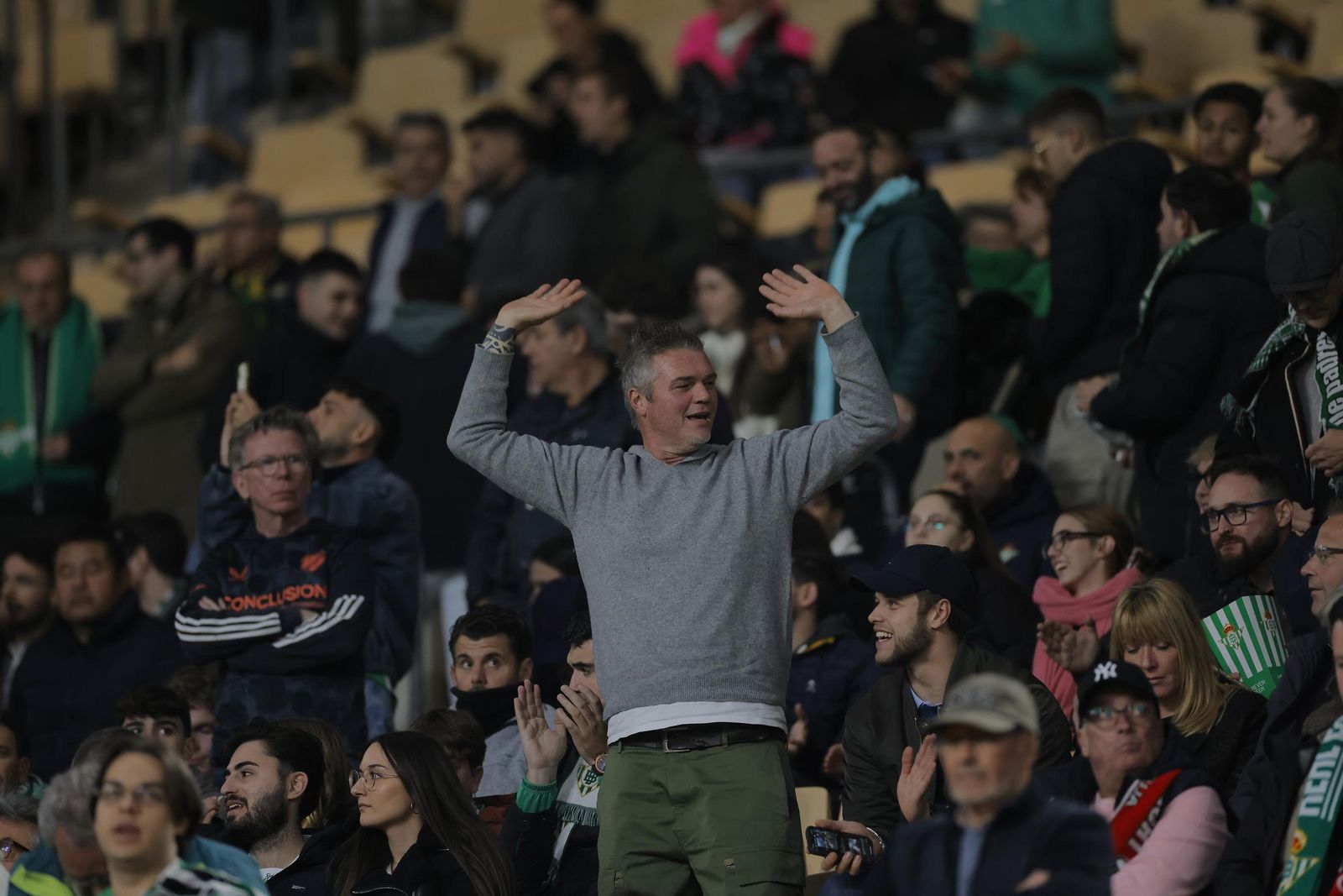 Búscate en las fotos del Betis - Utrecht