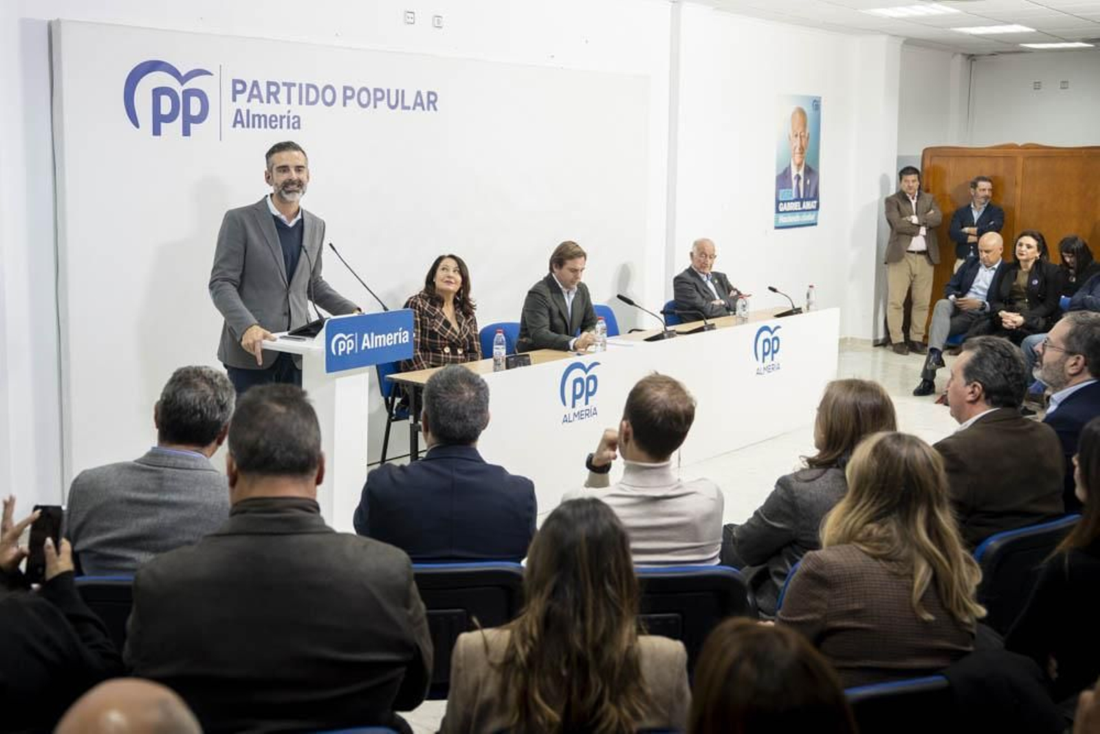 Las imágenes de la junta en la que el PP de Almería se renueva