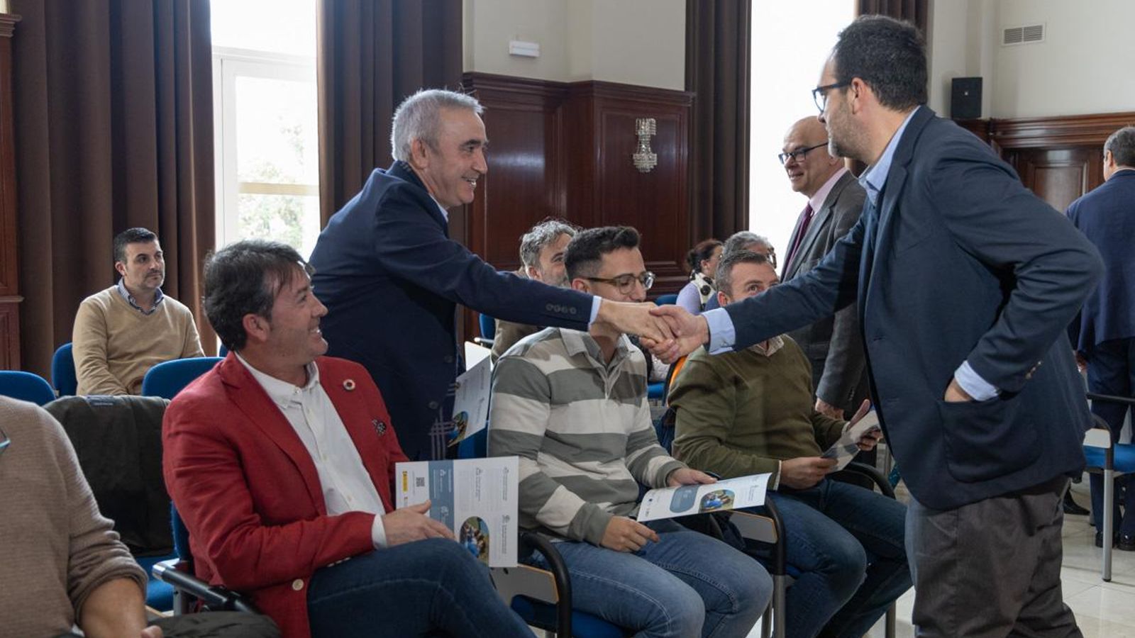 El secretario Antonio Hernando presenta el programa Conéctate 35