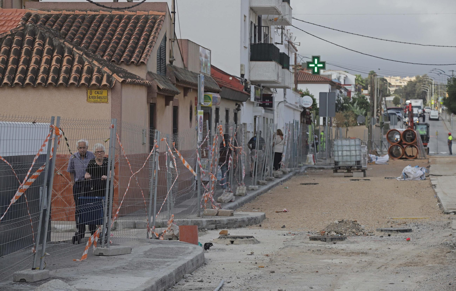 Fotos de las obras de renovación de infraestructuras hidráulicas en la avenida Diputación de Algeciras
