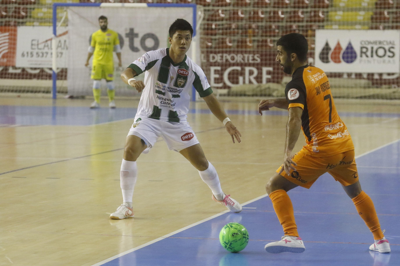 Las fotos del estreno liguero del Córdoba Futsal ante el Burela