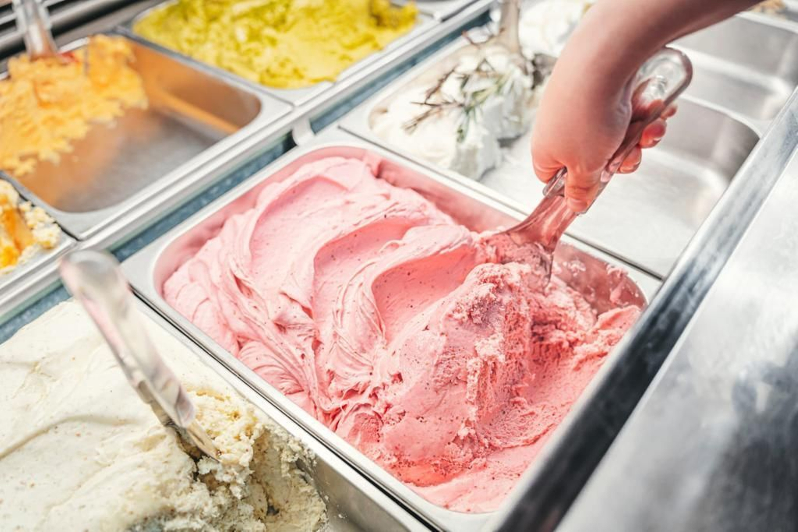 Helado de crema de fresa y nata en Pura Vida