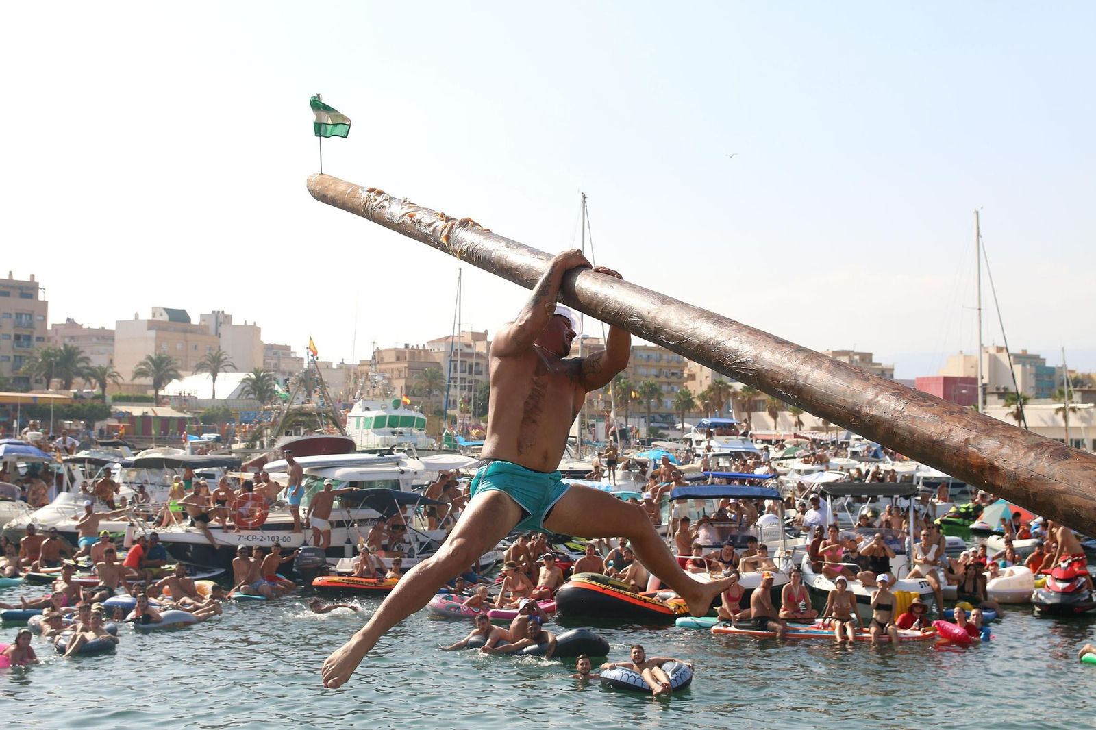 Fotogalería de la cucaña y la procesión de las Fiestas de Santa Ana en Roquetas