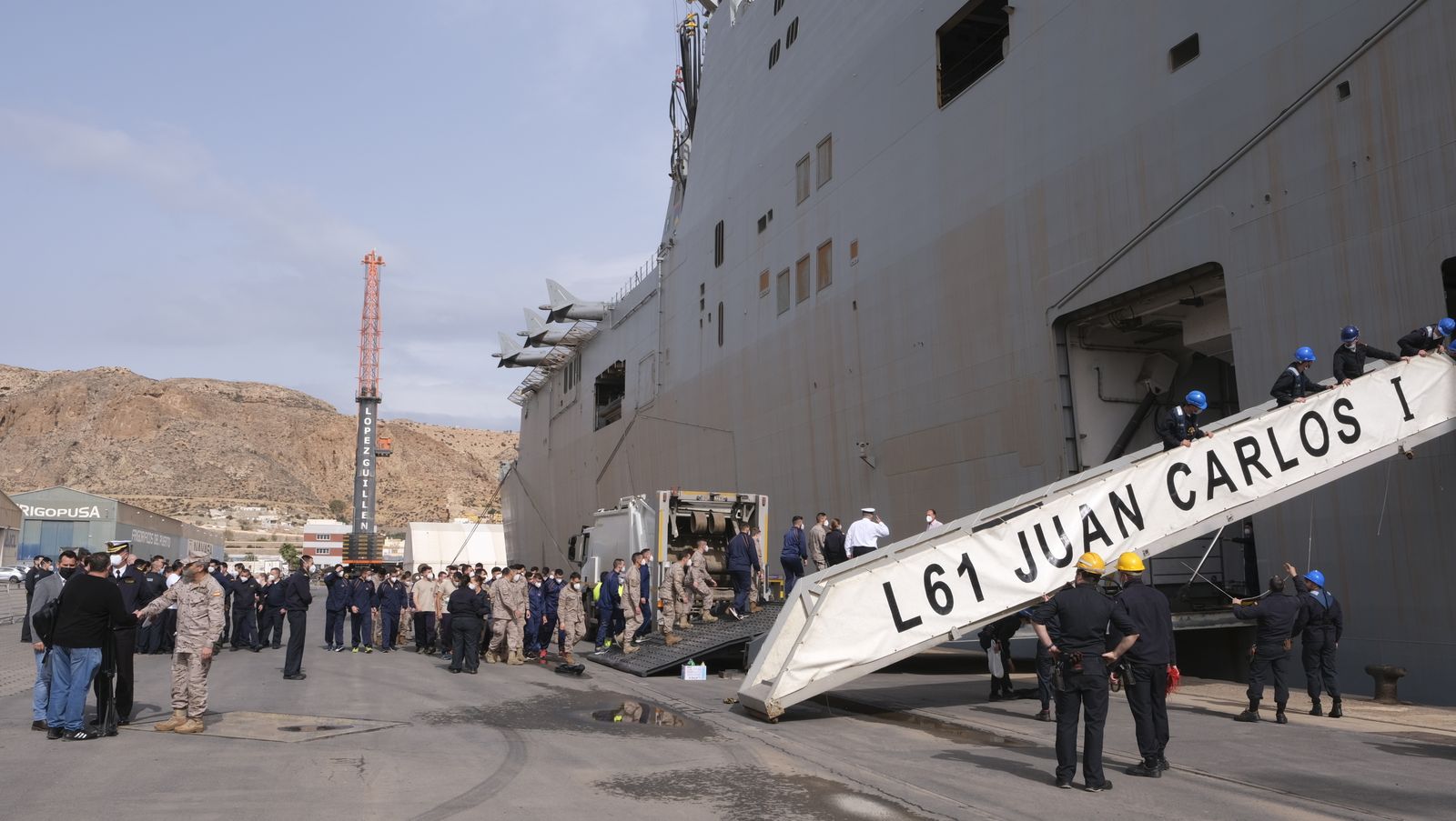 Fotogalería de la visita al portaaviones Juan Carlos I. Puerto de Almería.