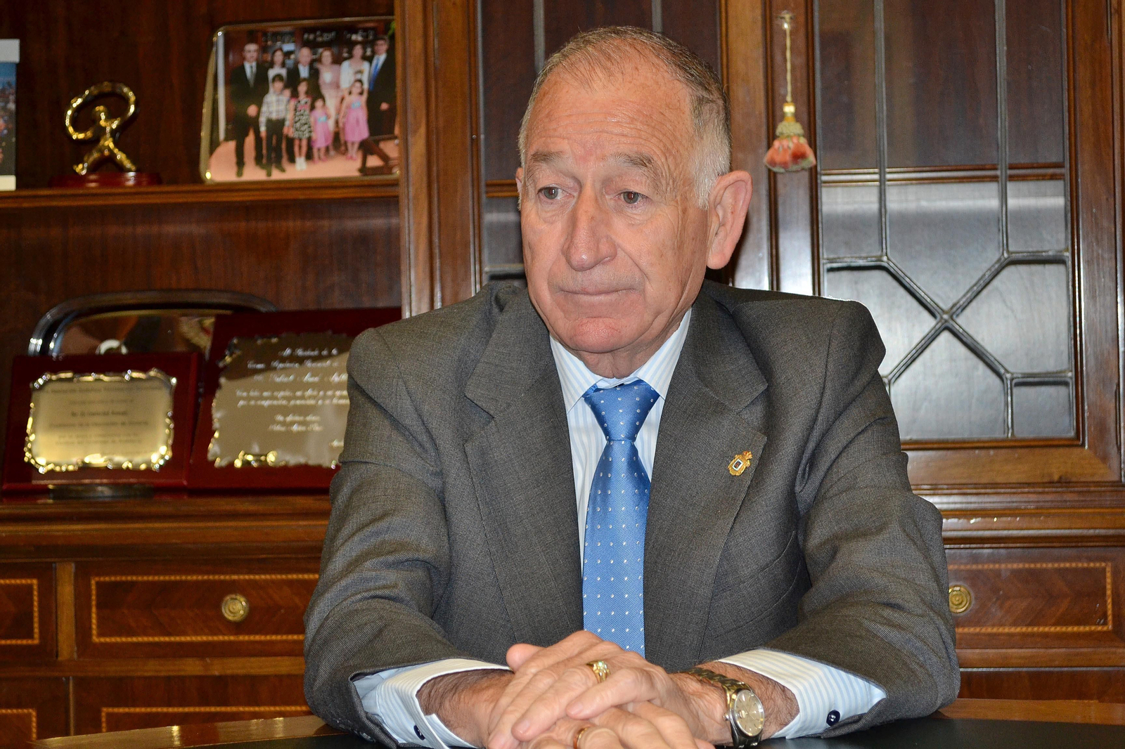 El presidente de la Diputación de Almería, Gabriel Amat, lamenta profundamente la muerte de Juan del Águila.