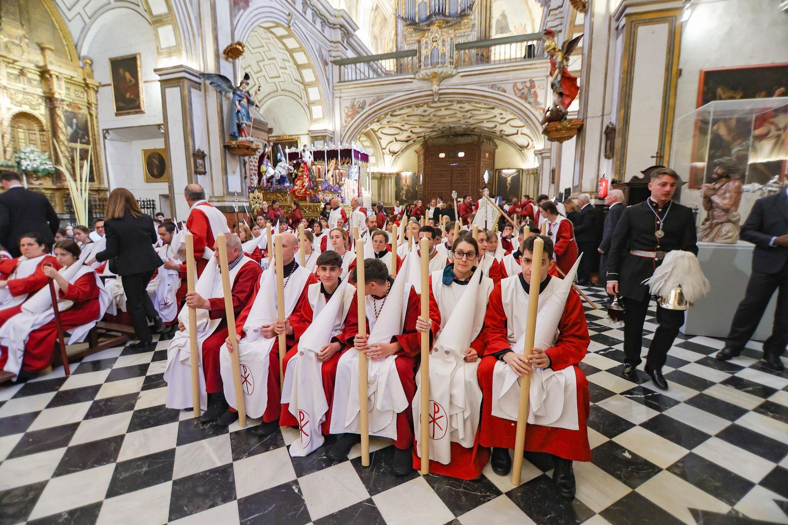 Así vivió Granada la salida de la Hermandad de los Estudiantes 2025