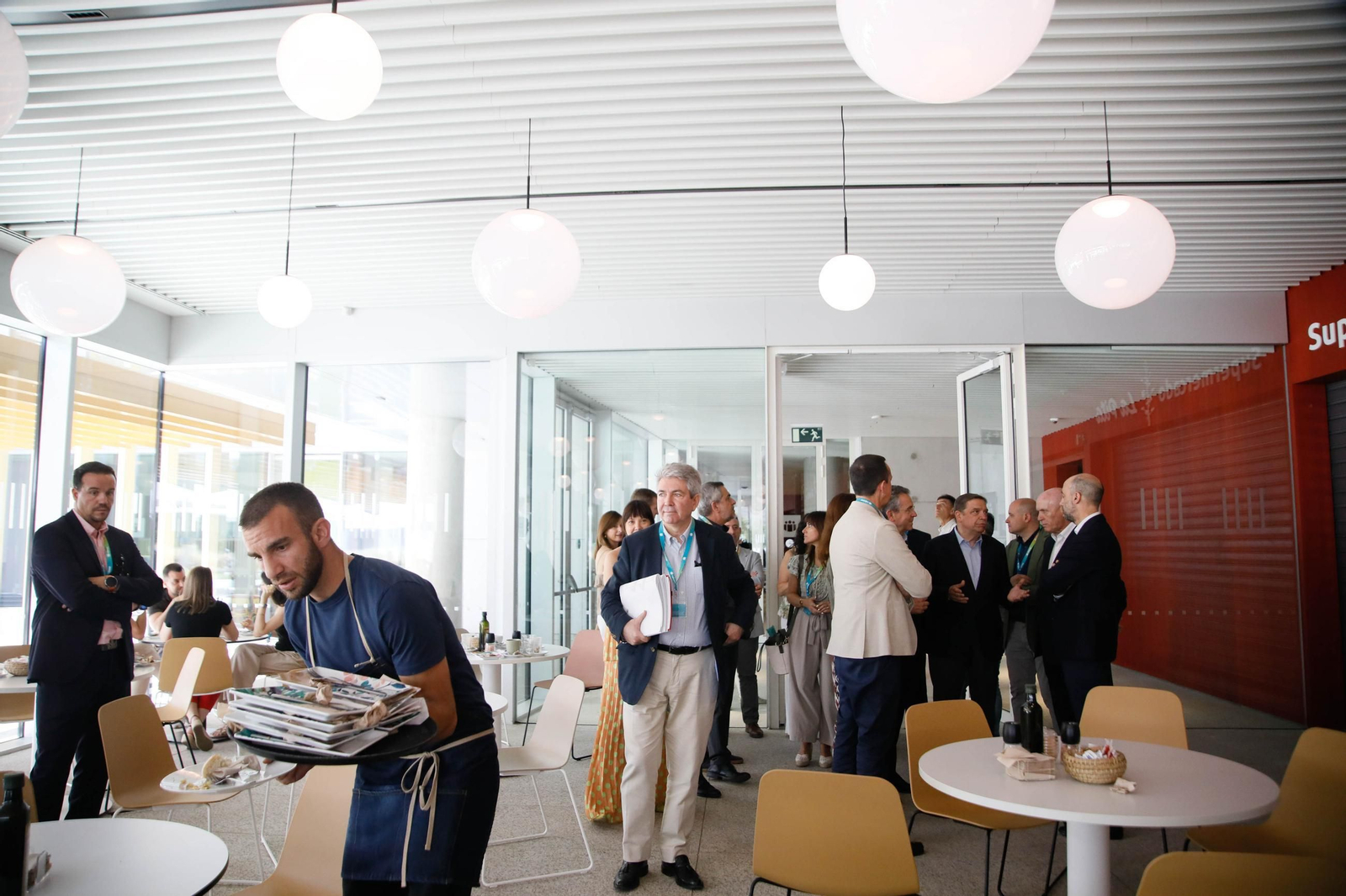 El ministro de Agricultura, Pesca y Alimentación, Luis Planas, visita el Centro Tecnológico Financiero del Grupo Cajamar en el Parque Científico-Tecnológico de Almería (PITA), en imágenes