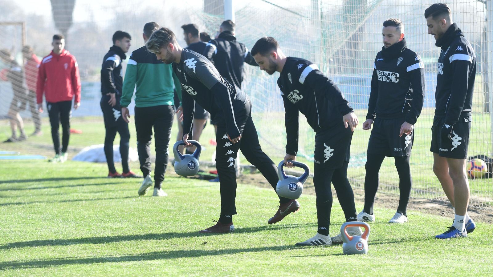 Josema, en el centro de la imagen, durante su primer entrenamiento con el Córdoba. Josema, en el centro de la imagen, durante su primer entrenamiento con el Córdoba.