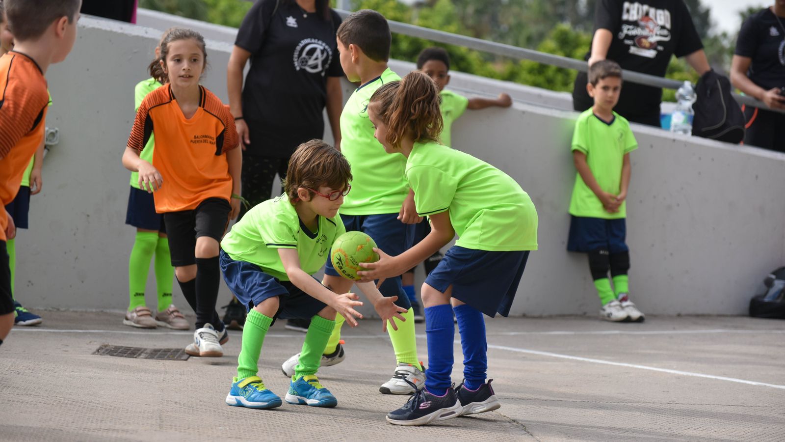 Las fotos de la I jornada de minibalonmano en el Puerta Europa de Algeciras