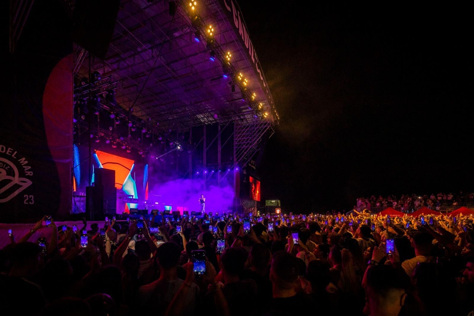 Fotos: Búscate en el concierto de Myke Towers en el muelle de Cádiz