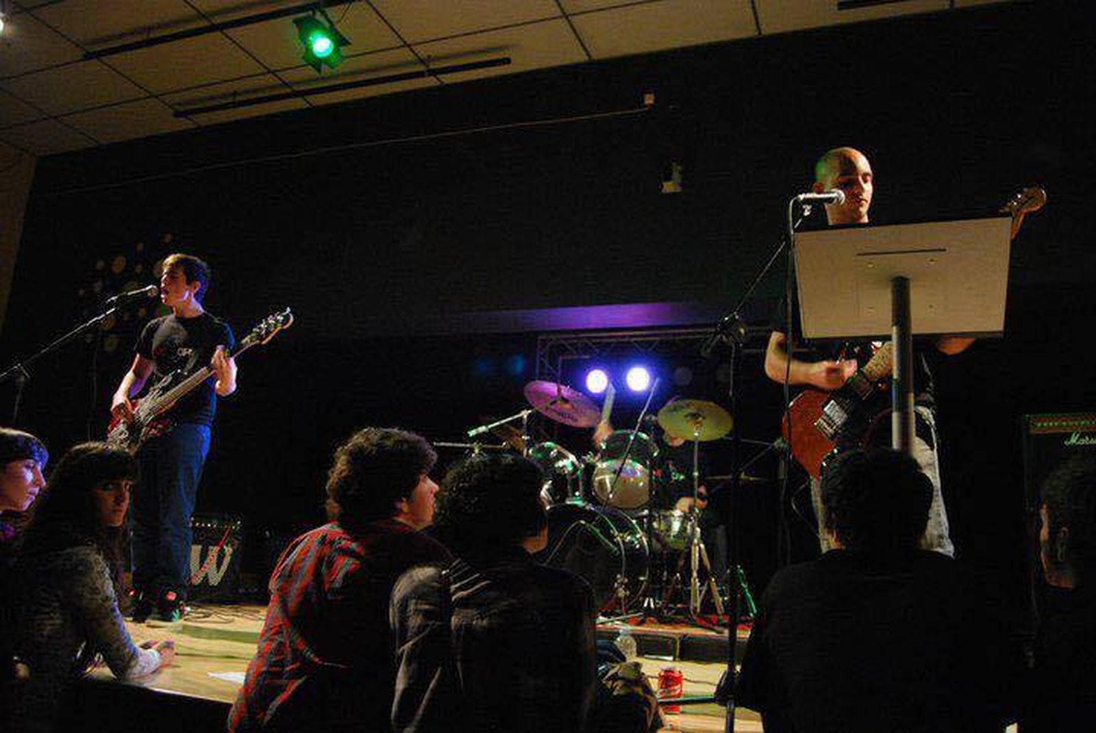 Una de las actuaciones del grupo chiclanero ‘Put-Off’.