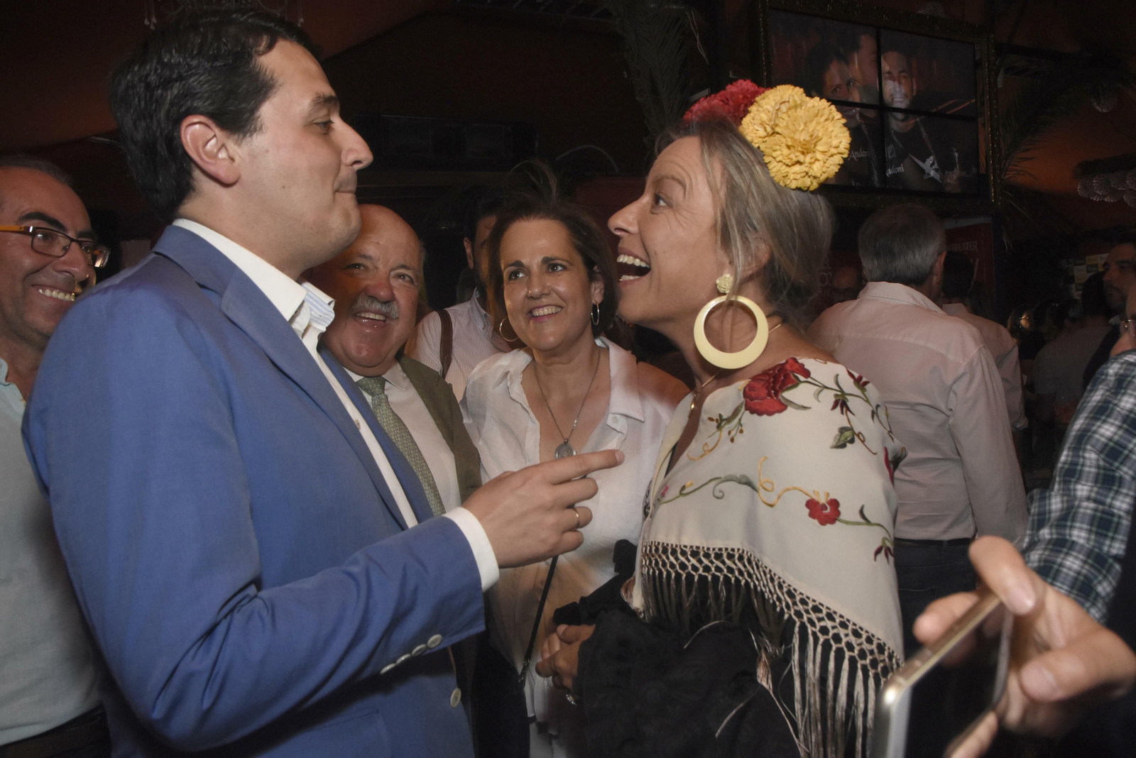 Bellido y Albás dialogan en una recepeción en la Feria de Córdoba