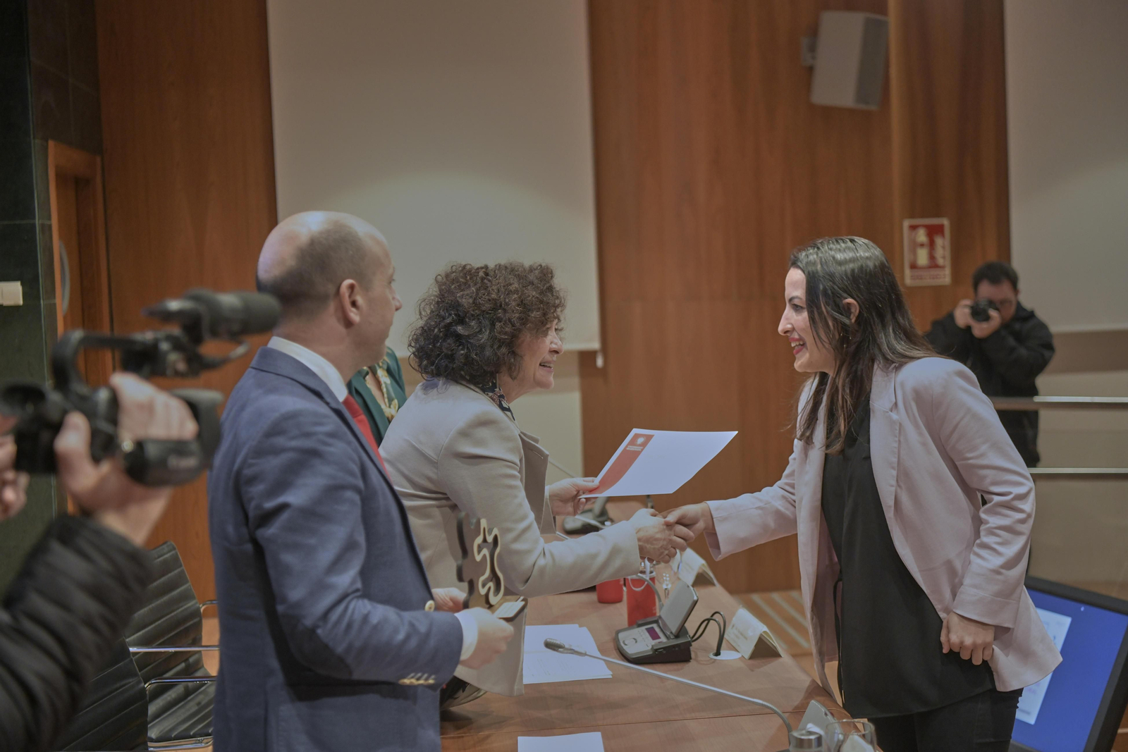 Entrega de la primera edición de los premios a los mejores trabajos fin de grado, fin de máster y tesis doctorales del ámbito de la igualdad y la inclusión en la UGR en imágenes
