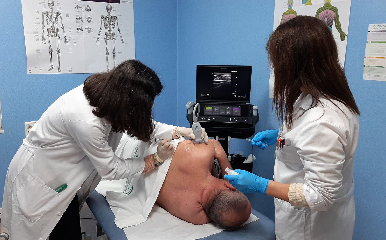 Técnicas de rehabilitación intervencionista ecoguiada en una de las consultas.
