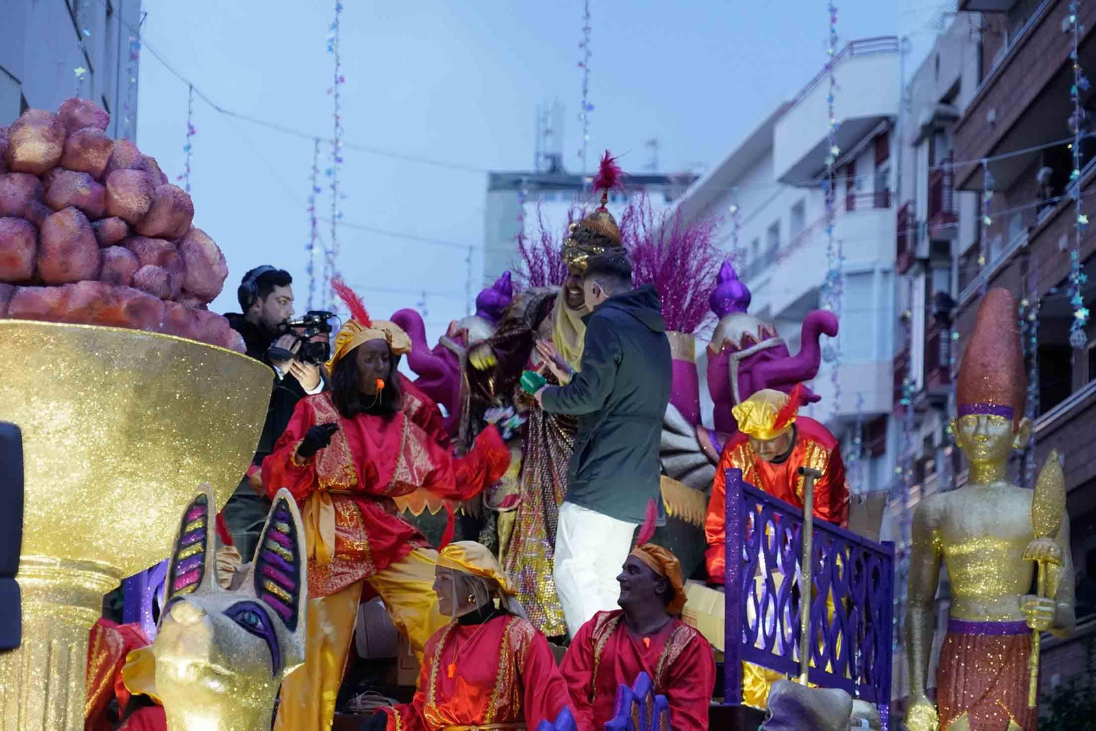Imágenes de la Cabalgata de los Reyes Magos en Huelva