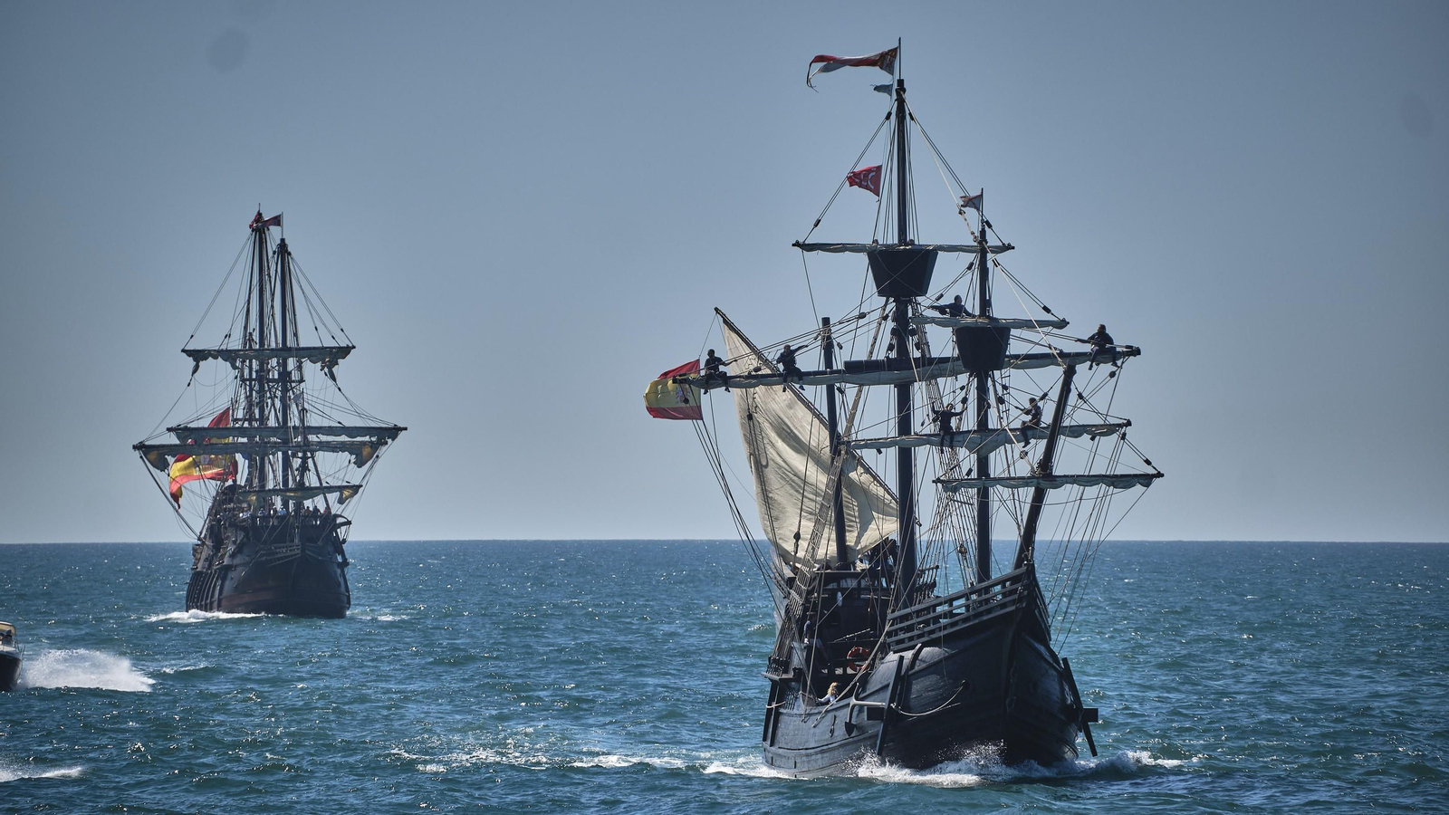 Parada naval y aérea en homenaje a Elcano en aguas de Sanlúcar. Parada naval y aérea en homenaje a Elcano en aguas de Sanlúcar.