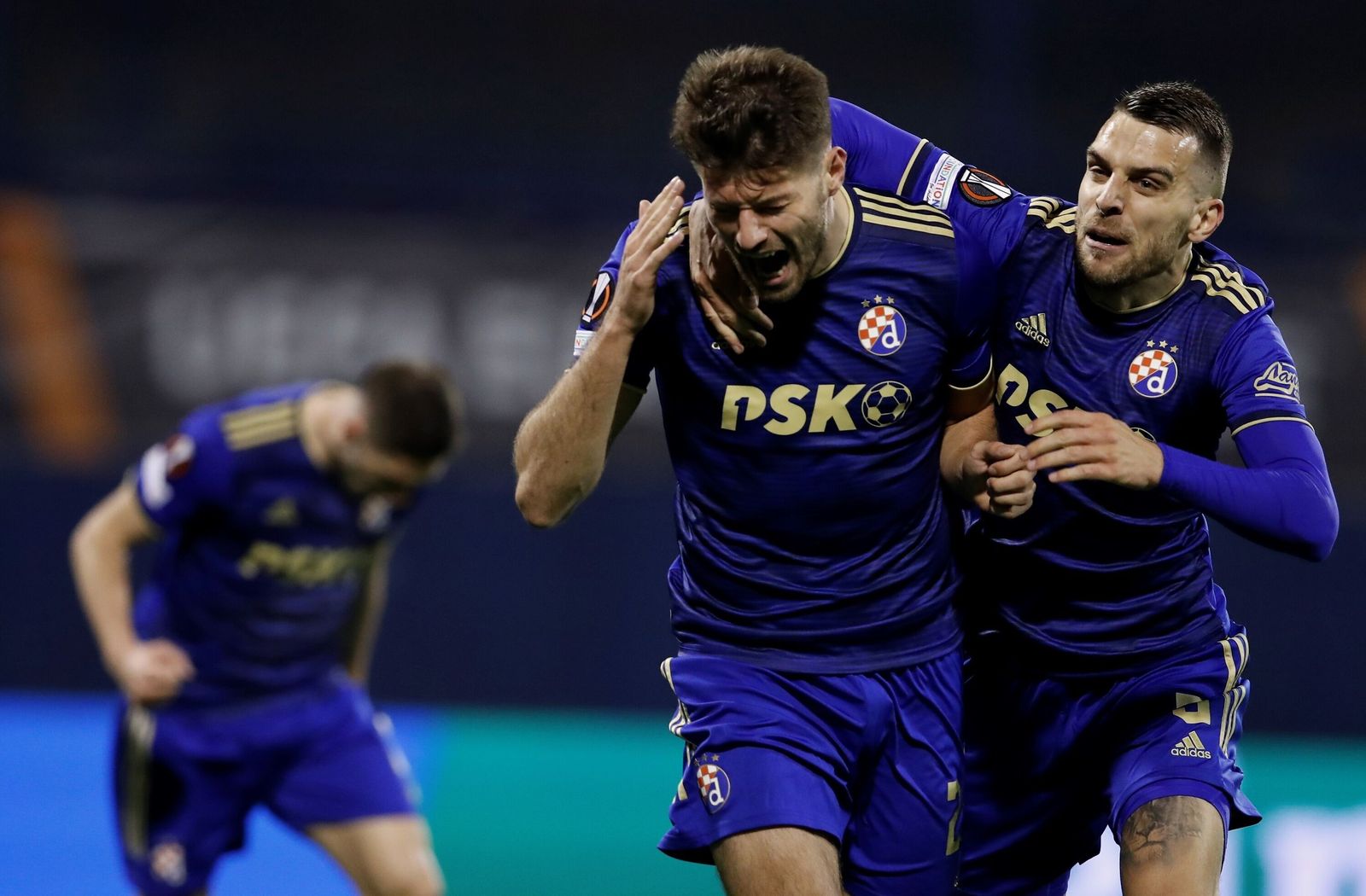 Petrovic y Andric celebran un gol