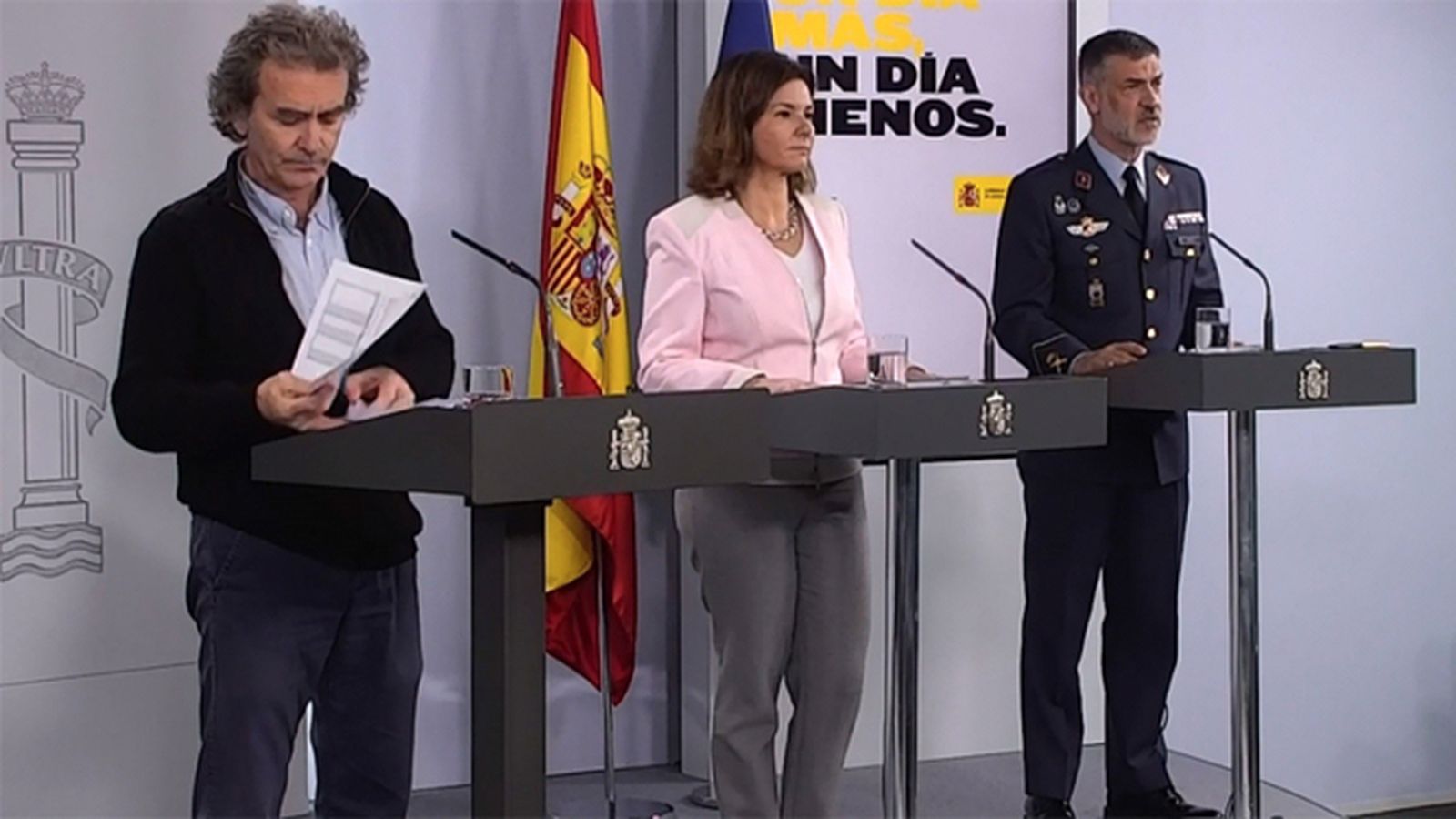 Fernando Simón, a la izquierda de la imagen, durante la rueda de prensa de este jueves.