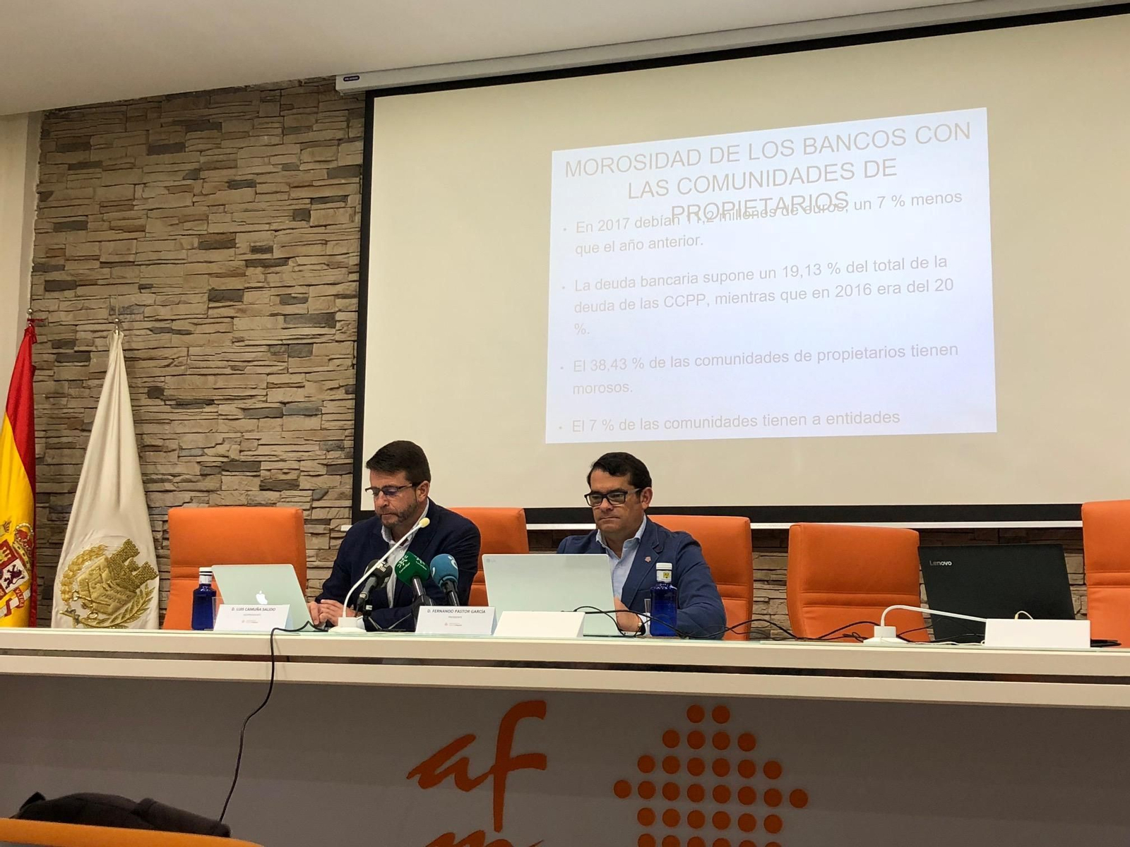 Luis Camuña y Fernando Pastor, vicepresidente y presidente del Colegio de Administradores de Fincas, esta mañana.